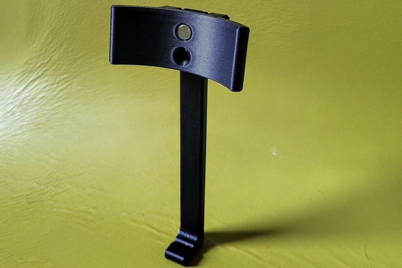 Spraycan holder, magnetic and fully parametric