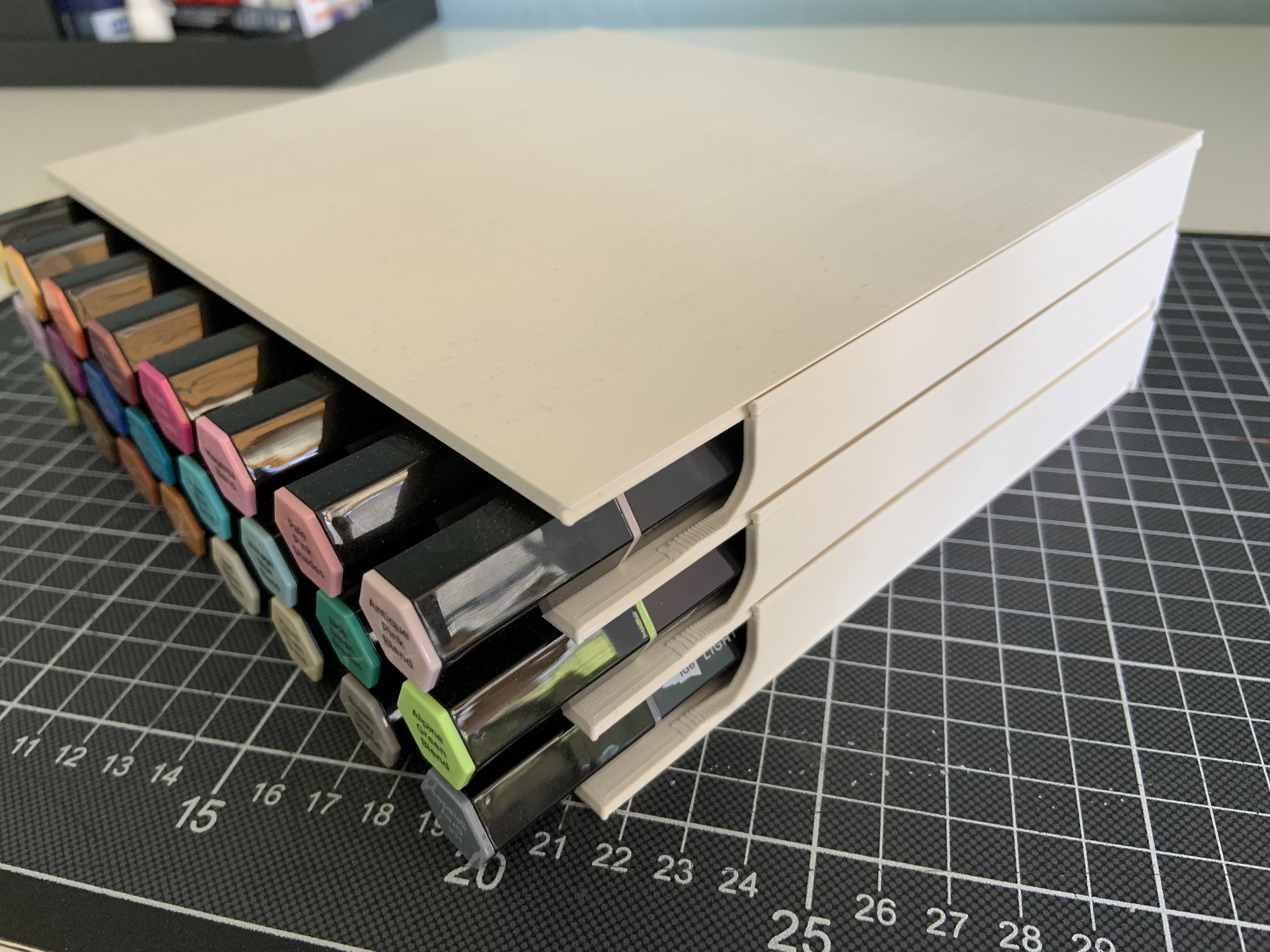 Spectrum Noir Triblend Marker stackable rack with lid
