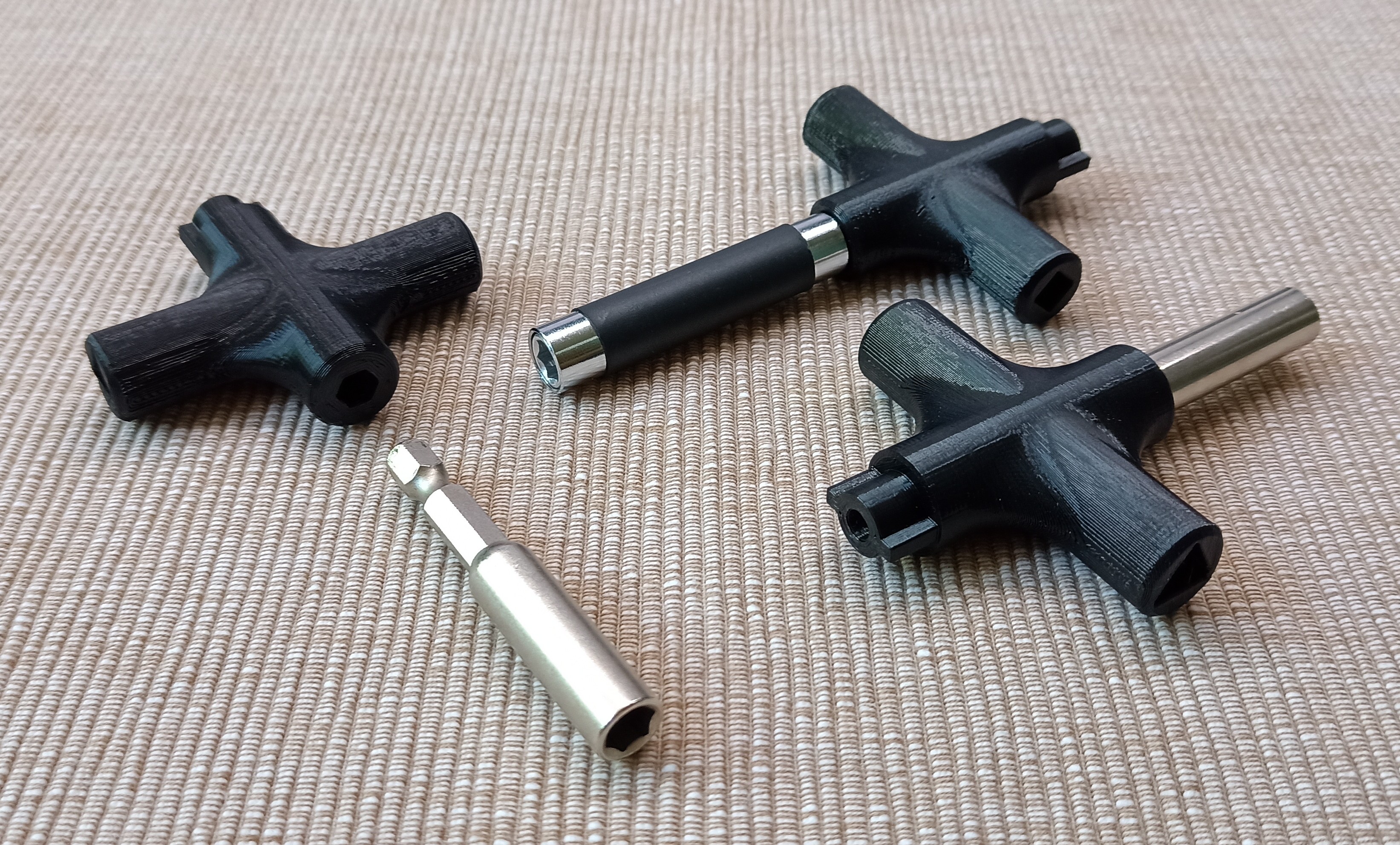Screwdriver + Electrical Enclosure Key / Šroubovák + Klíč k rozvaděči