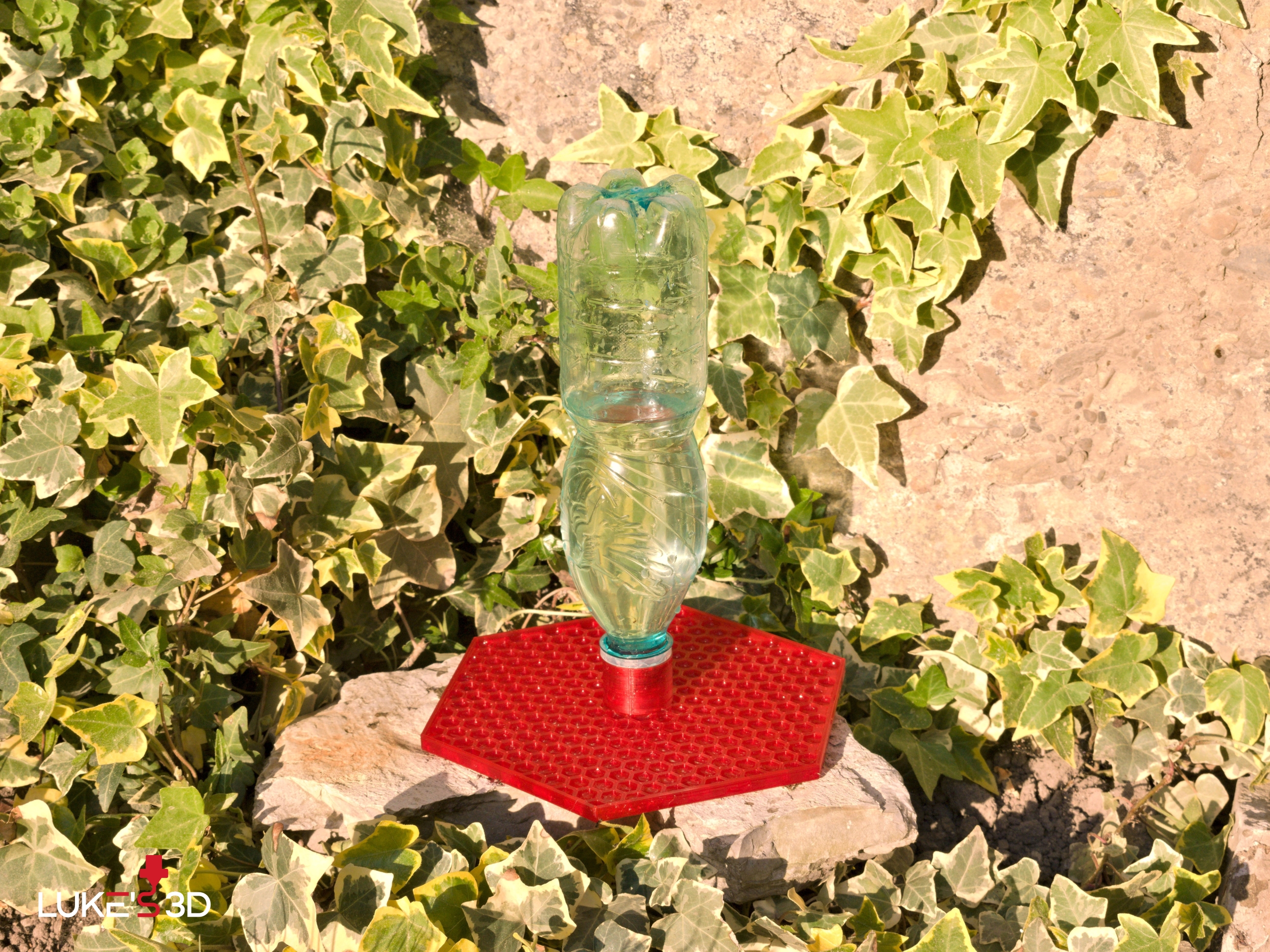 Miniatura 3 do modelo 3D PET bottle bee feeder