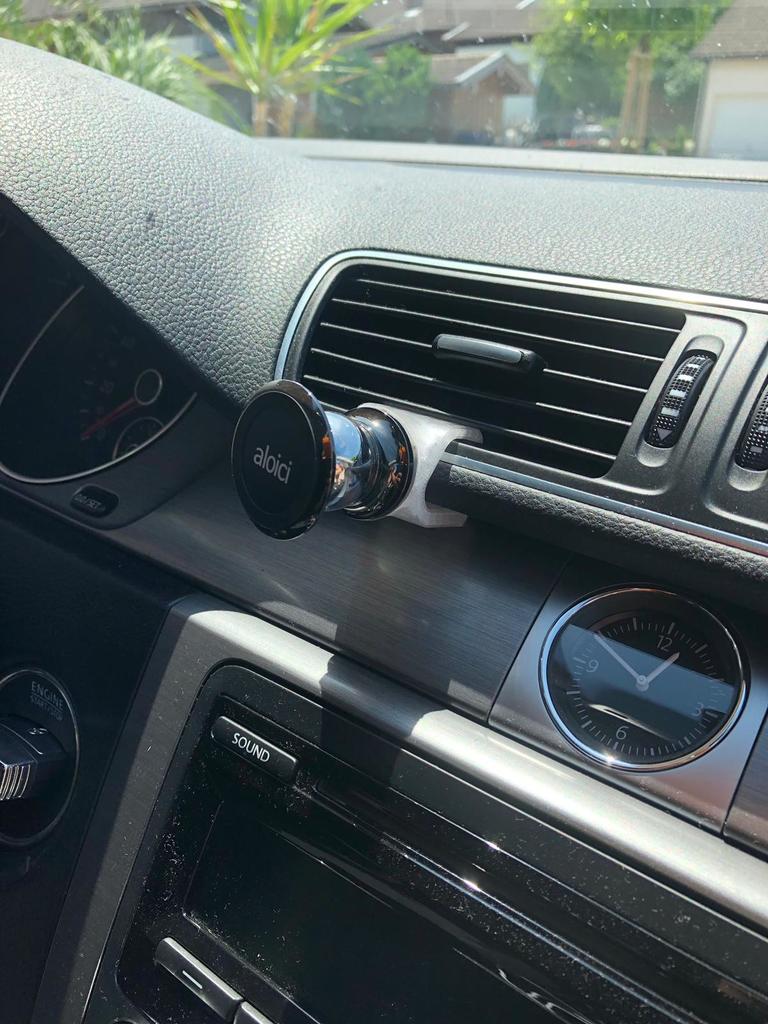 Support for Smartphoneholder Passat B7