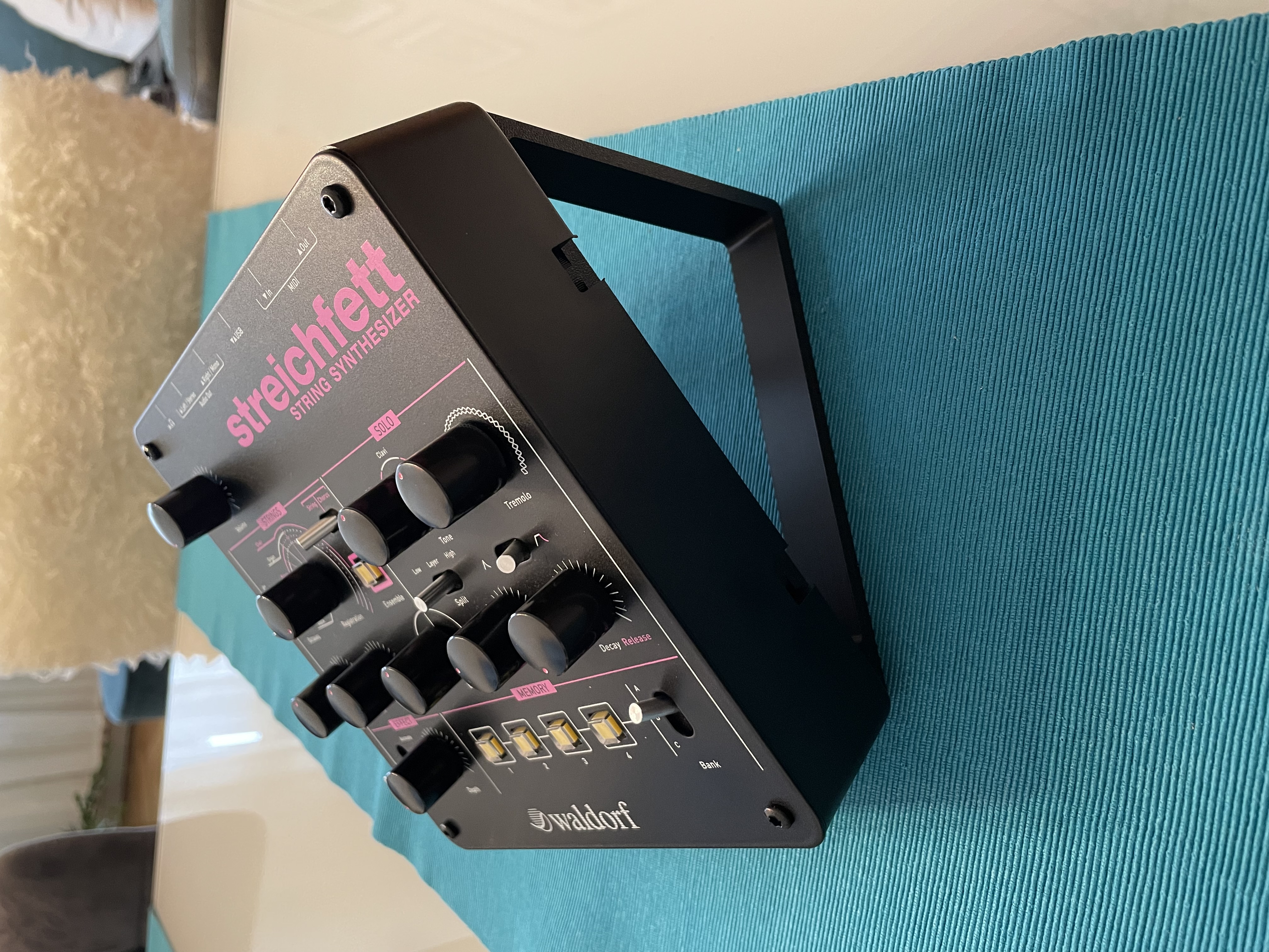 Synthesizer Stand for Waldorf Streichfett Rocket 2-Pole