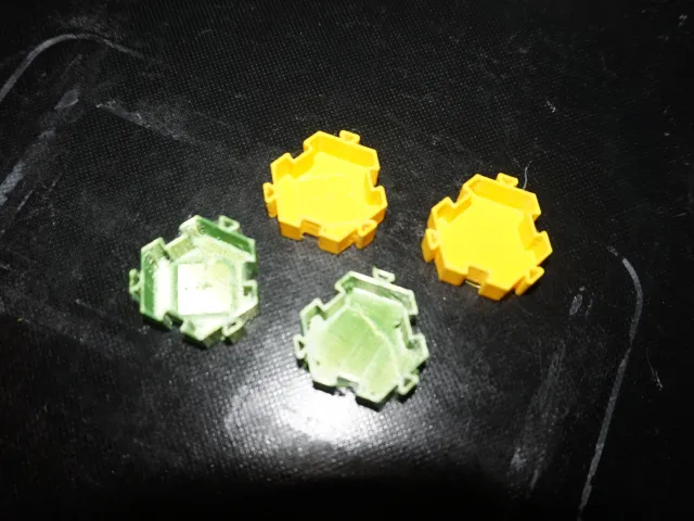 HexSwatch: interlocking filament swatches.