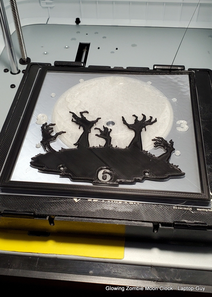 Miniatura 8 do modelo 3D Glowing Zombie Moon Clock