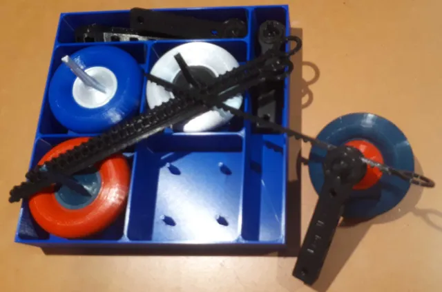 Box to store set of 5-minute fat ring spinning tops