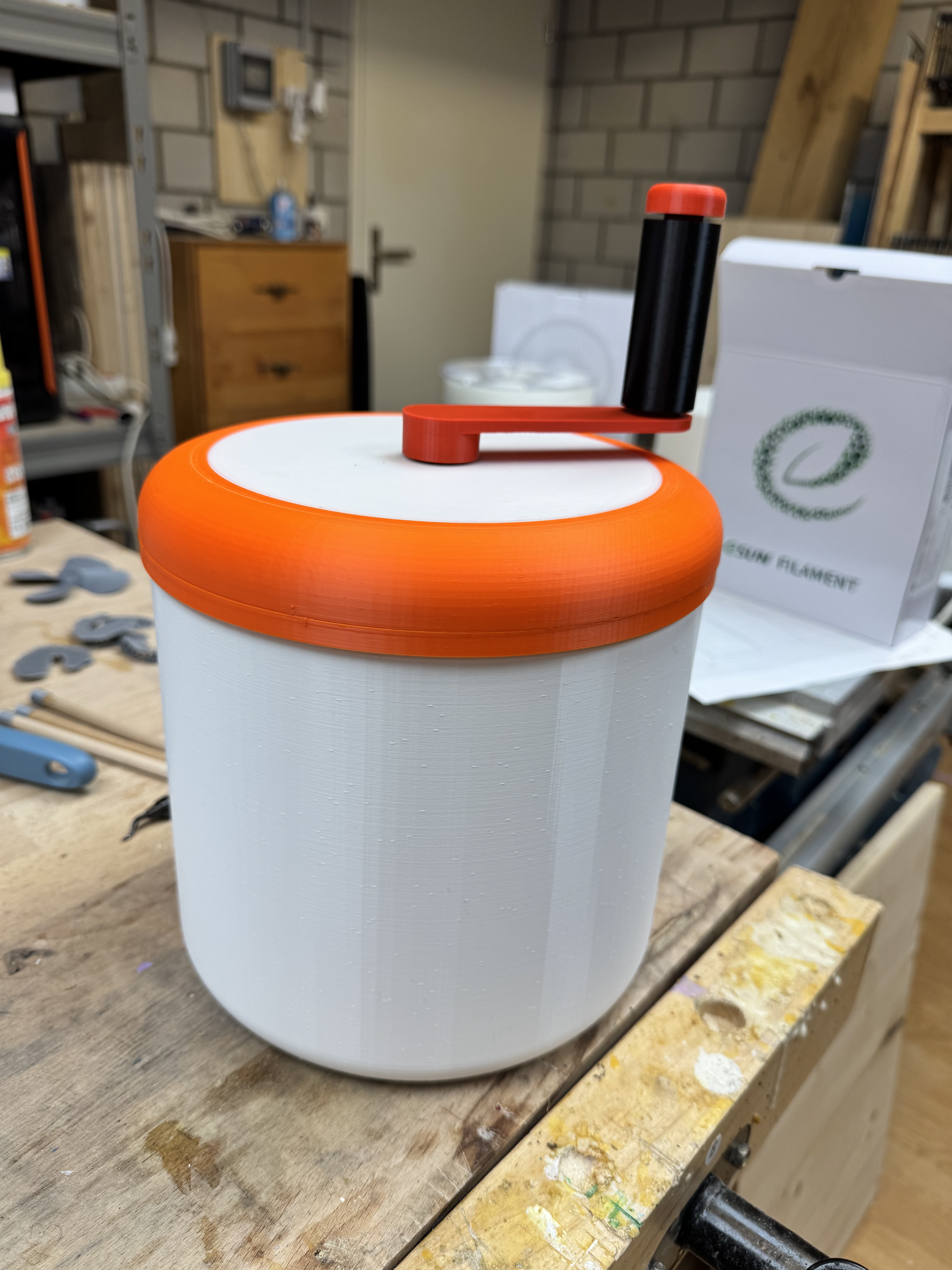 Salatschleuder / Salad spinner