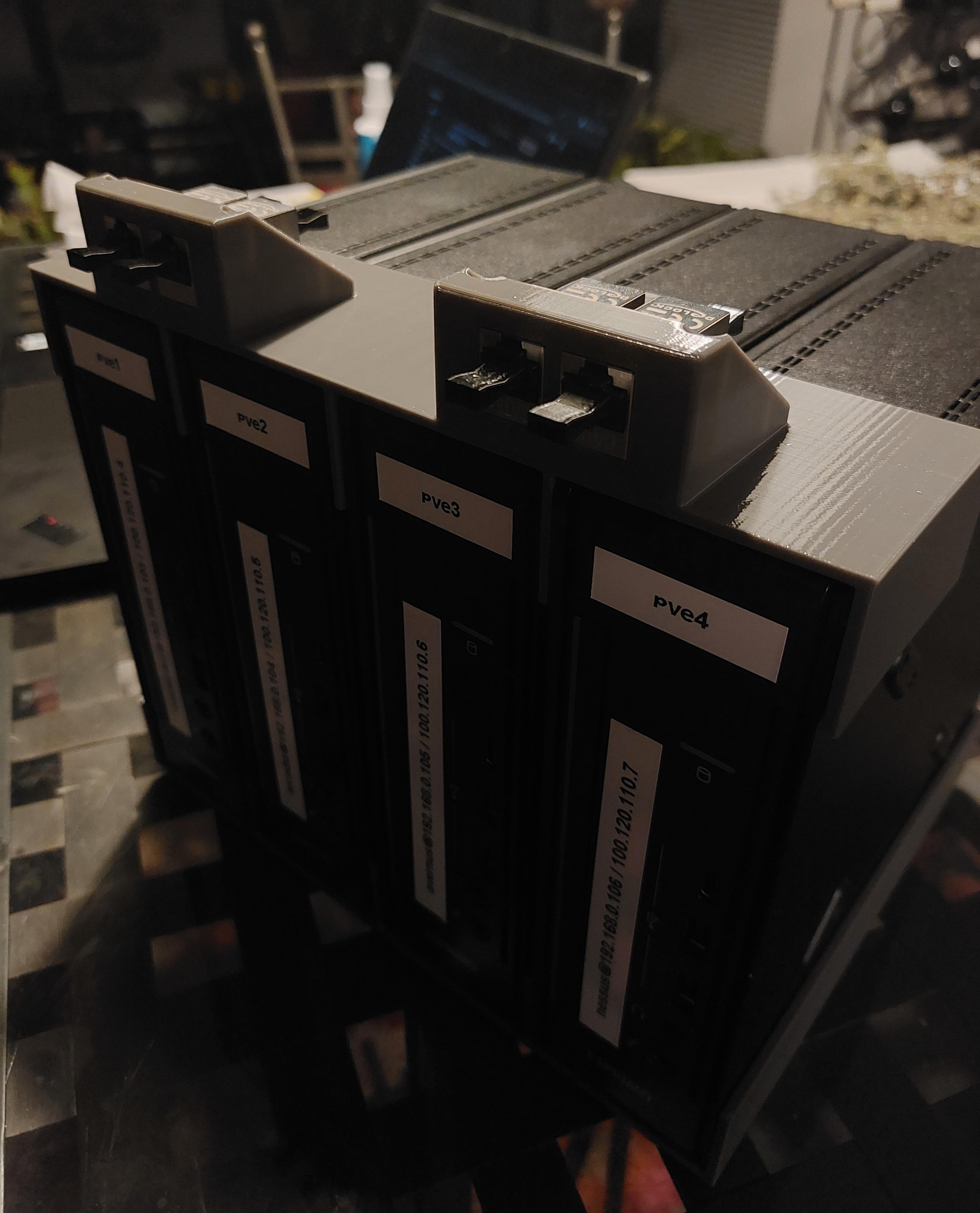 Fujitsu Esprimo Q957 cluster