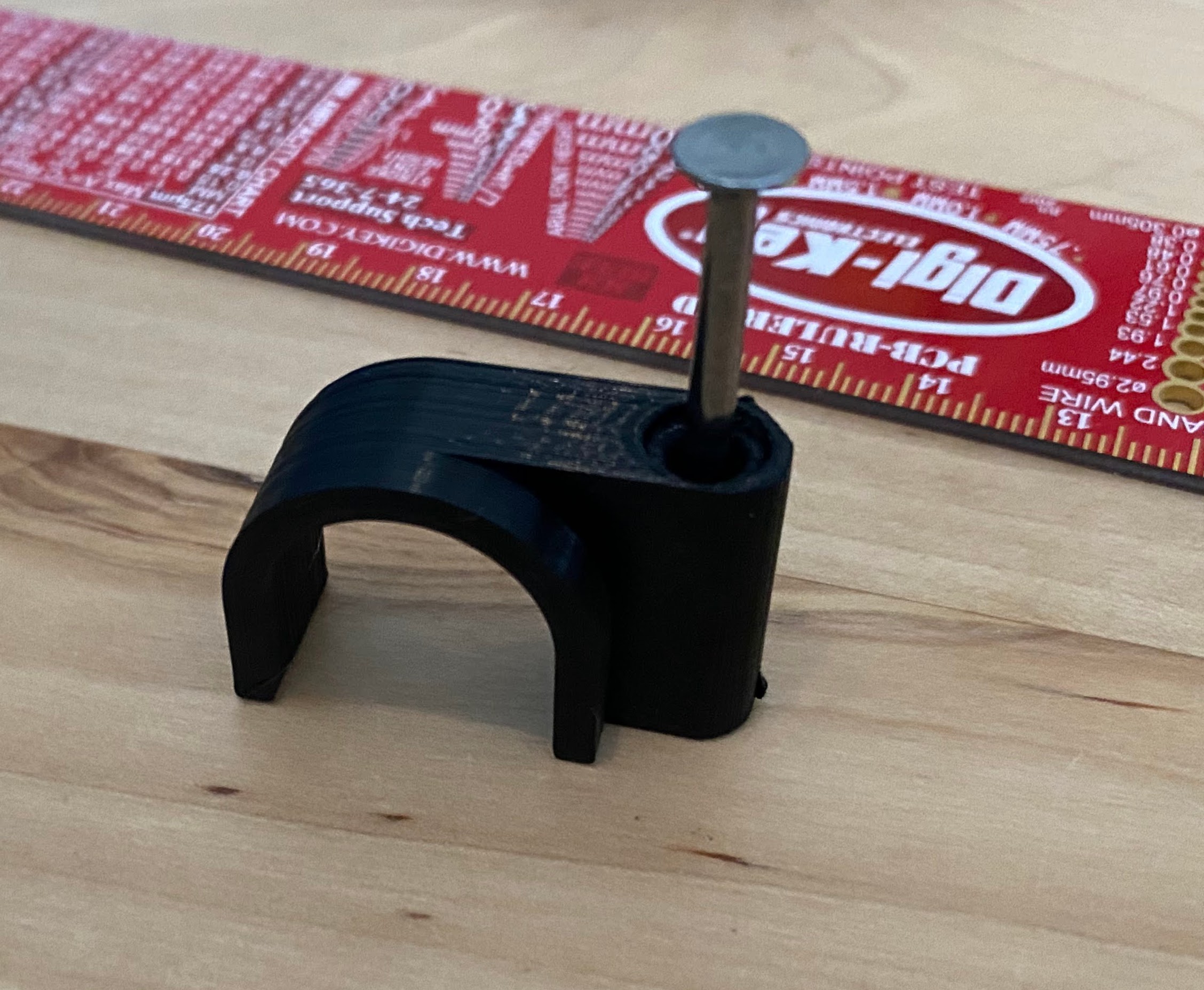 18 mm Drip feed tubing clip for fastening to raised bed