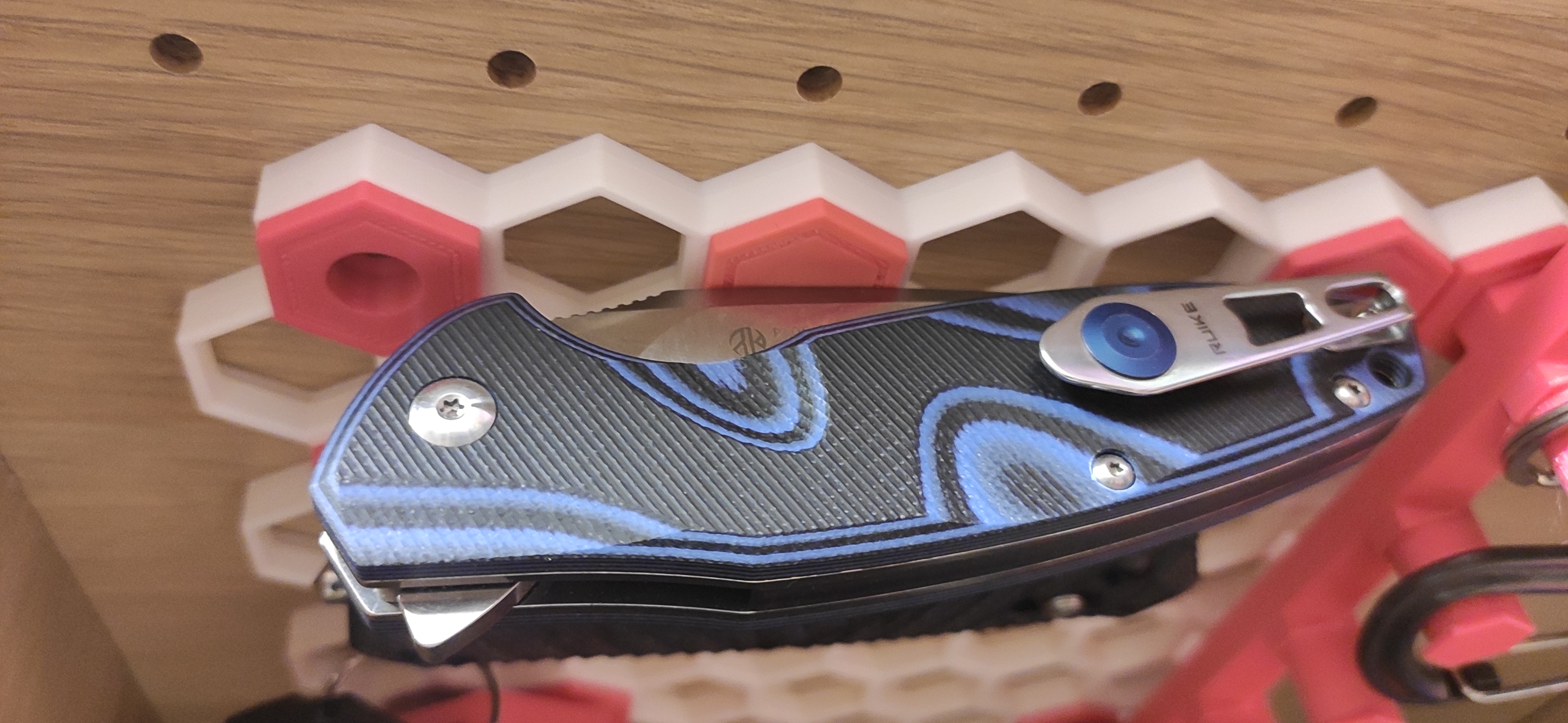Magnetic insert for honeycomb wall