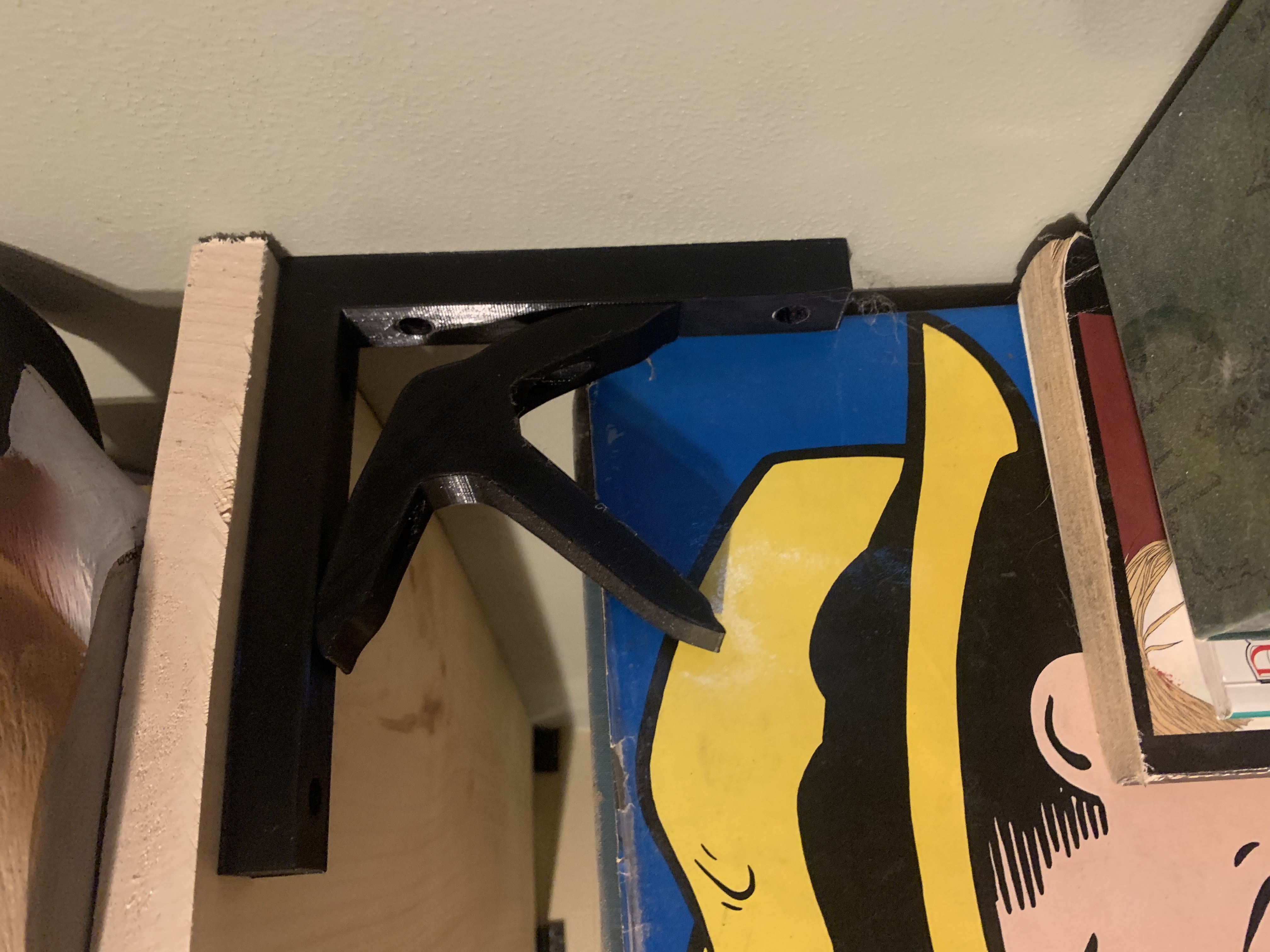 Turkey track shelf bracket