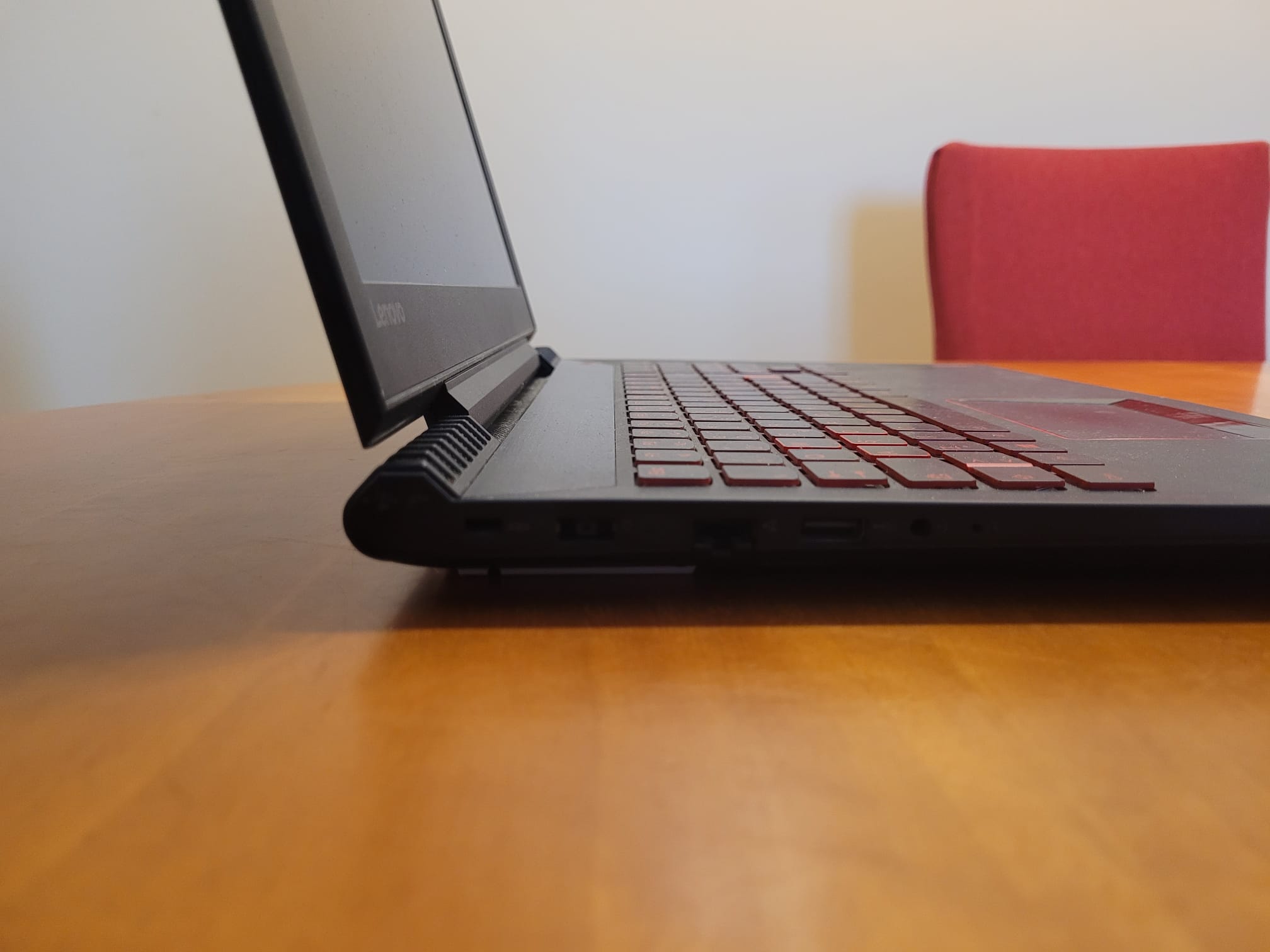 Miniatura 4 do modelo 3D Universal folding Laptop stand riser support
