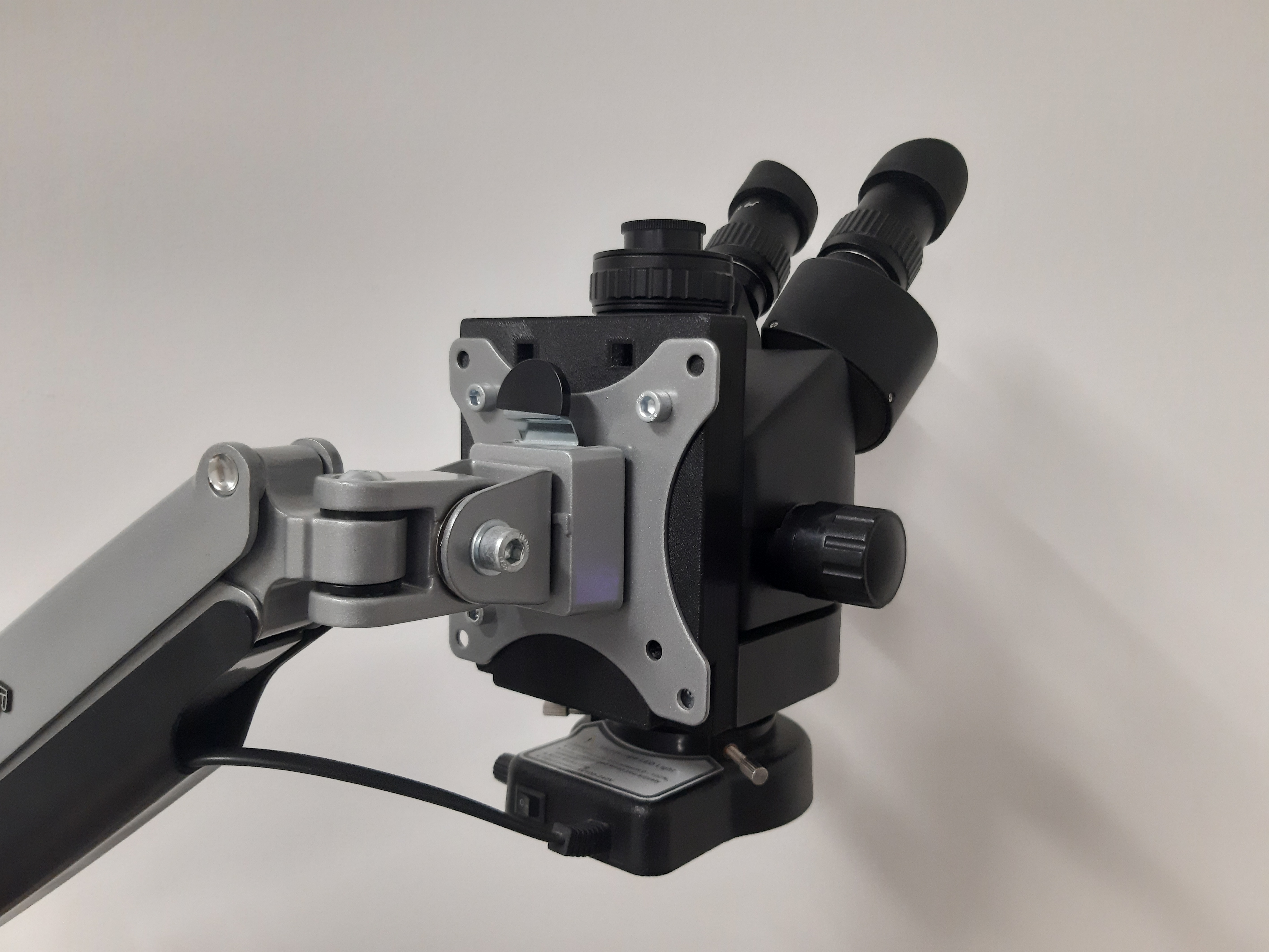 Miniatura 2 do modelo 3D VESA mount holder for microscope from Eakins