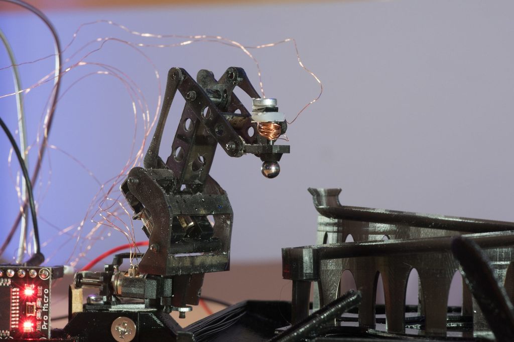 small robot arm with ball race