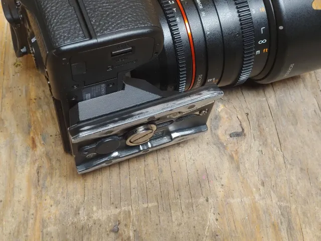 Custom foot for Sony A72 and A73