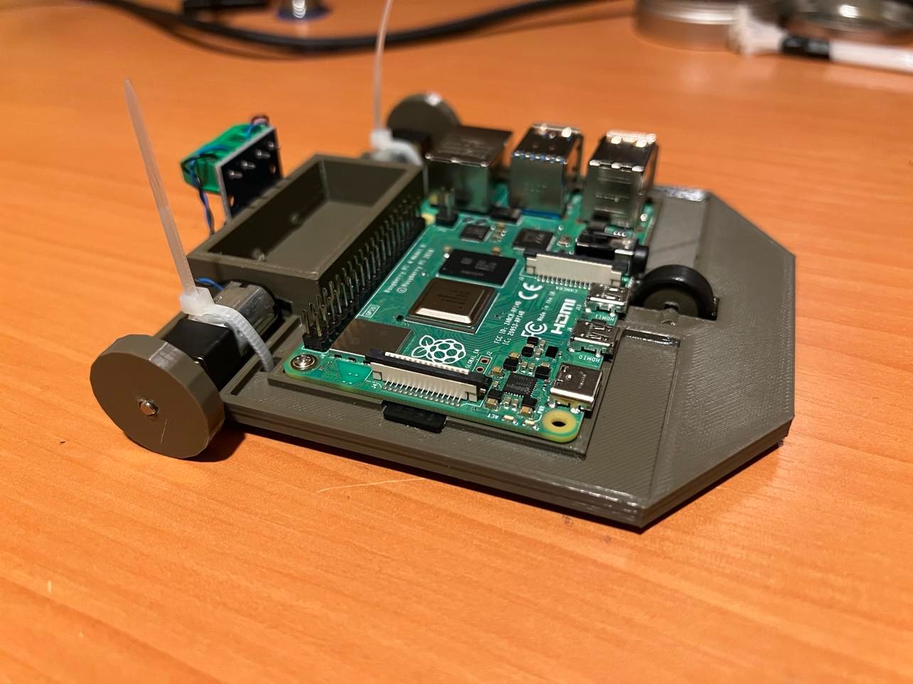Robot RaspberryPi line follower with WEBCAM