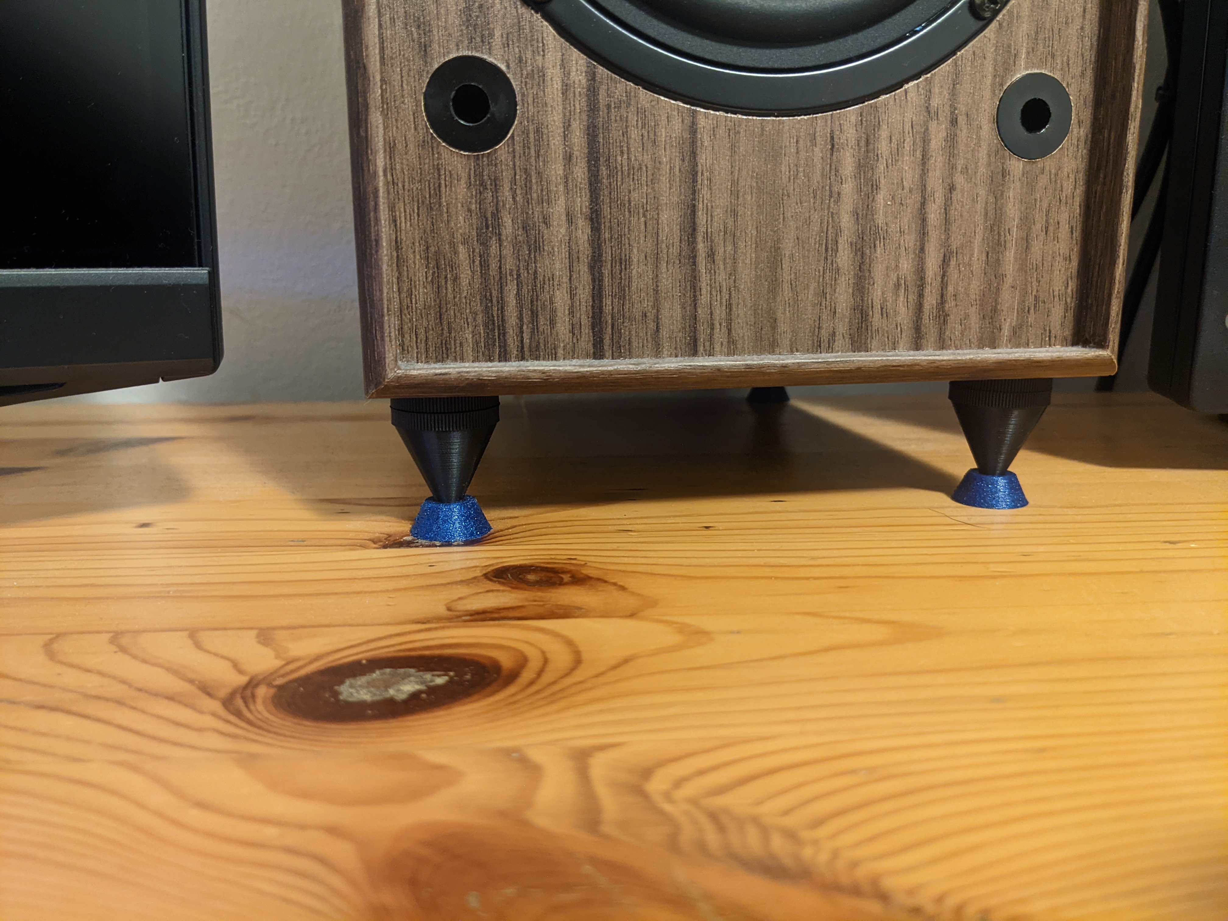 Spike stand for speakers