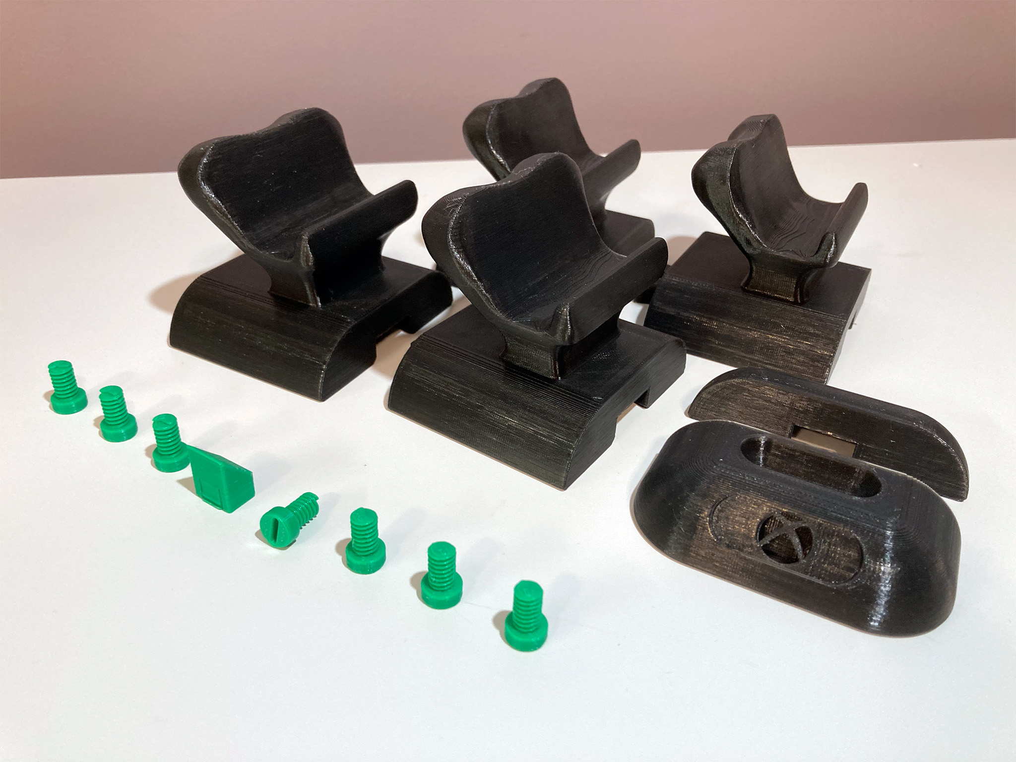 Miniatura 9 do modelo 3D The Controller Couch: a stand for multiple XBox controllers