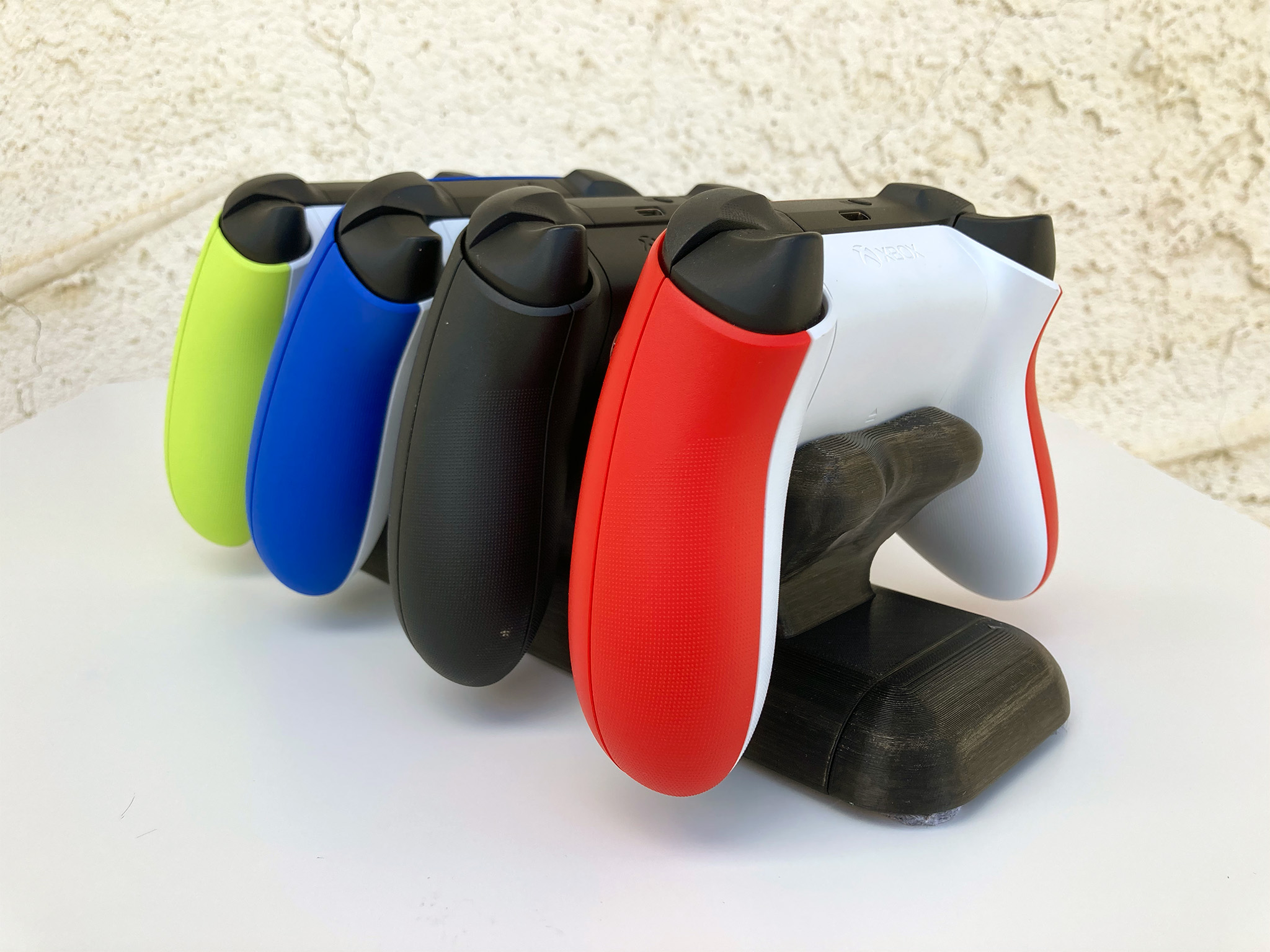 Miniatura 2 do modelo 3D The Controller Couch: a stand for multiple XBox controllers