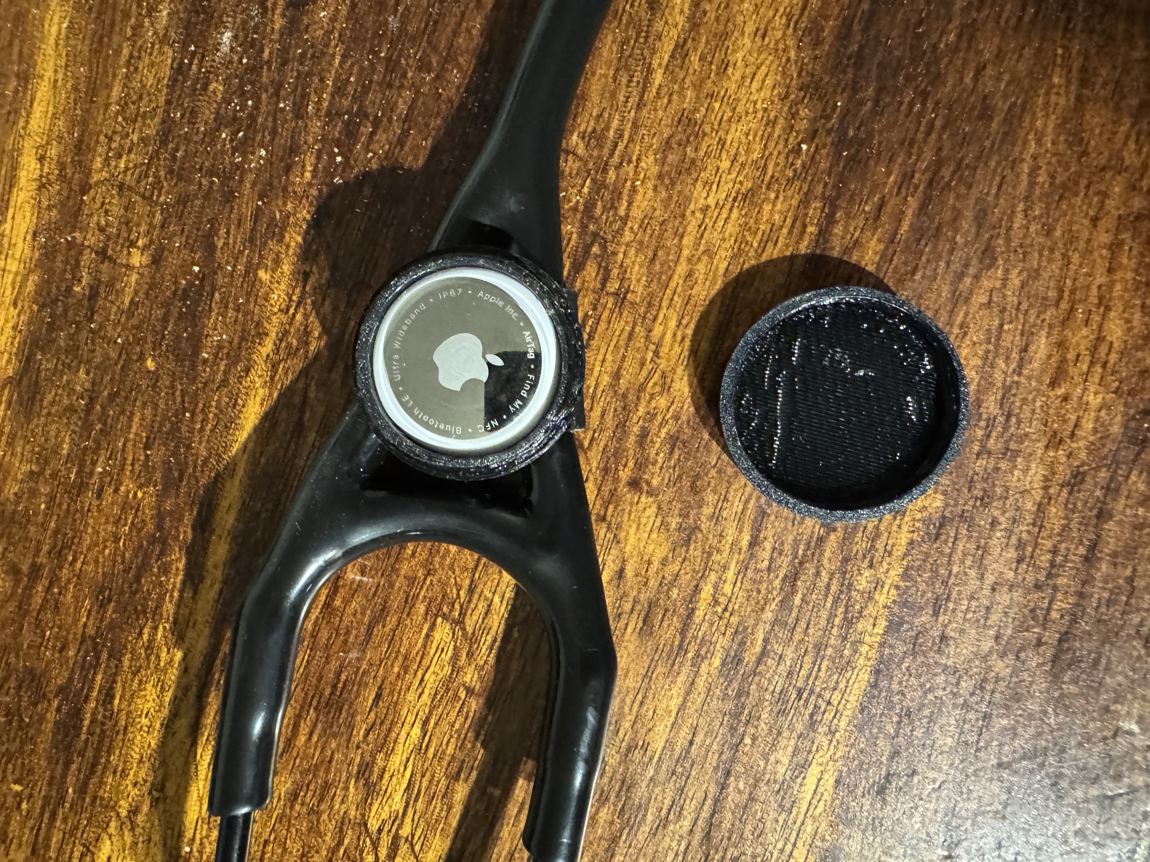 Stethoscope airtag holder