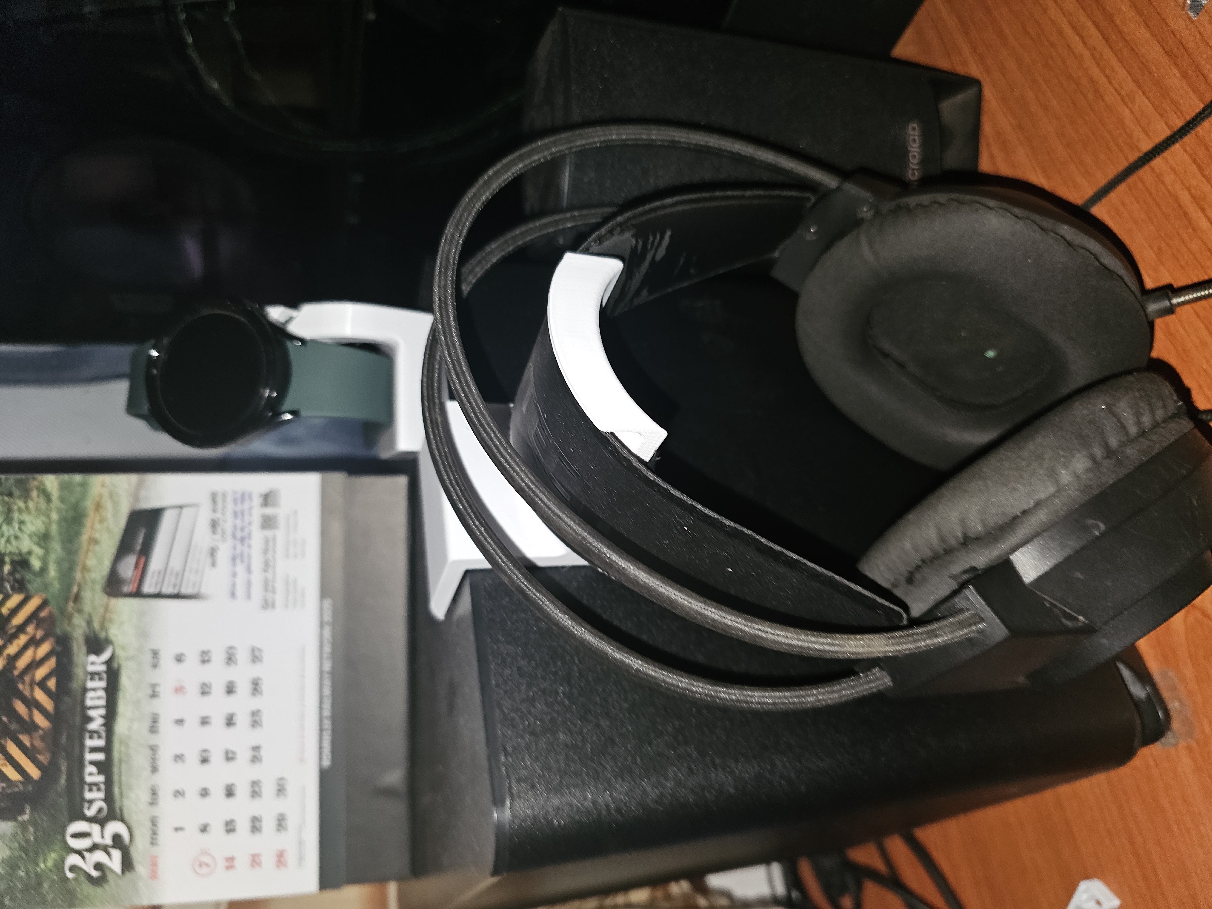 Headphone Stand Space-Saving Corner Holder