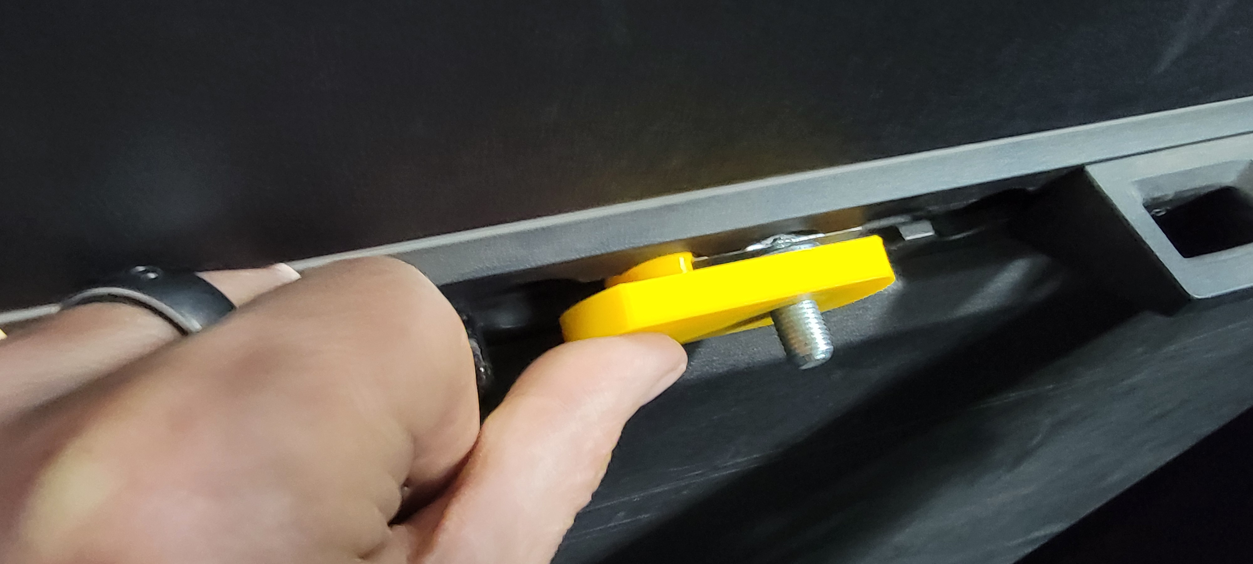 Miniatura 4 do modelo 3D L Track Stud Lockers
