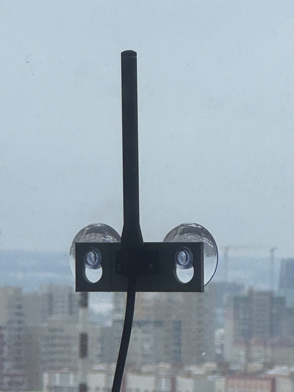 Antenna mount with suction cups