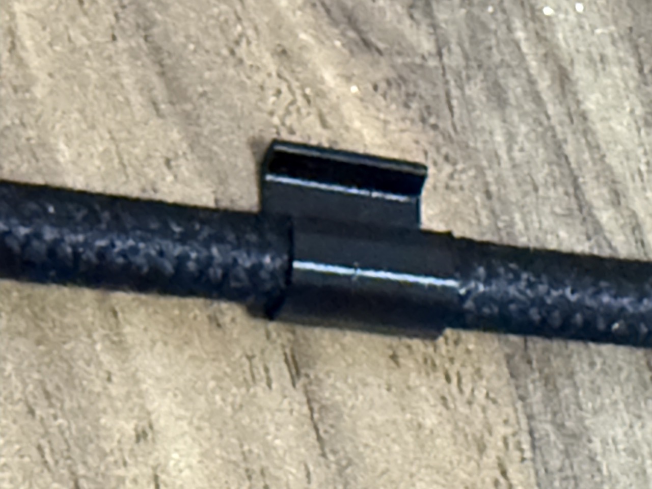 Ethernet cable clip for baseboard — miniatura 2