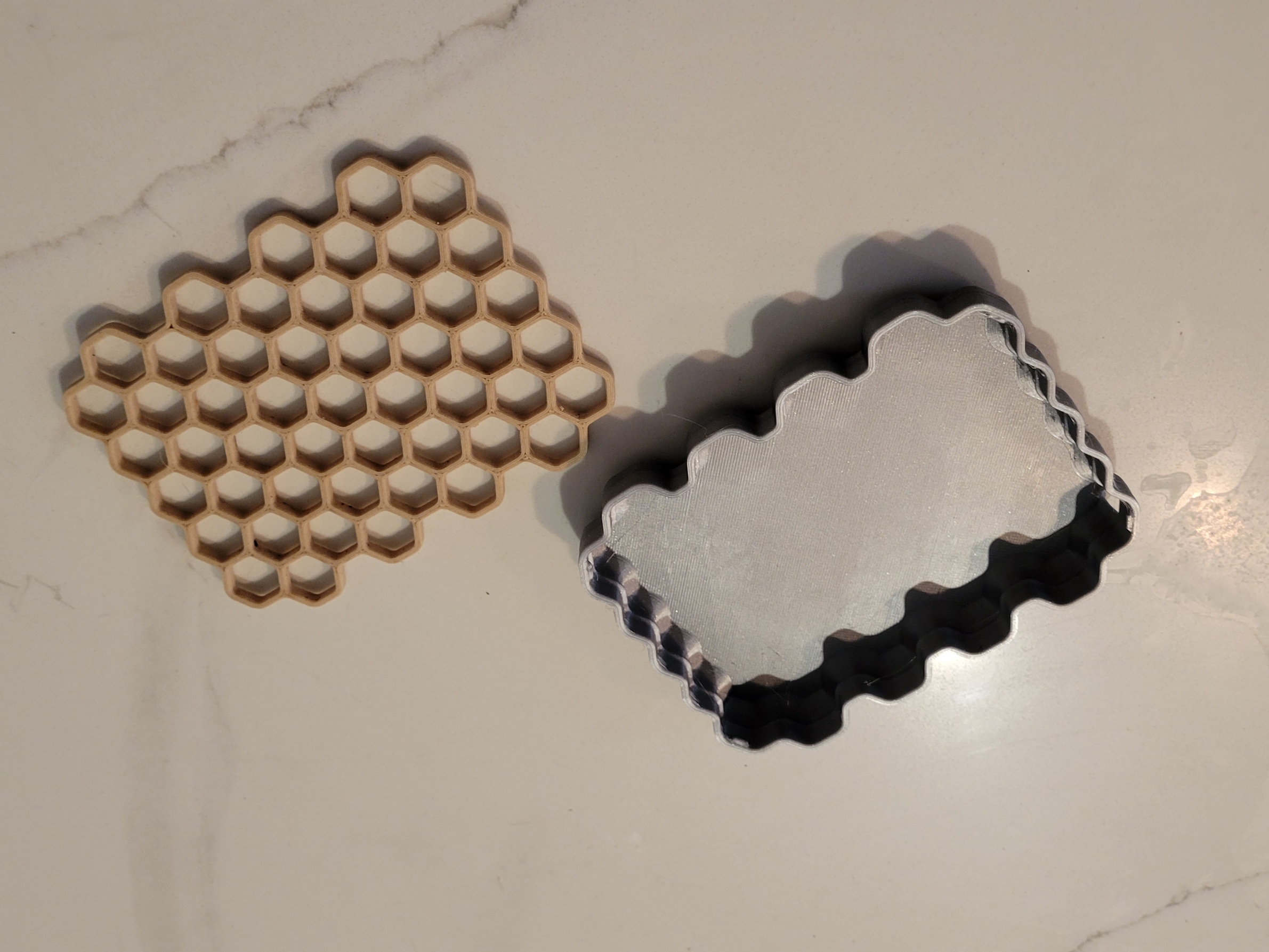 Miniatura 4 do modelo 3D Hexagonal Soap/Sponge dish w/locking tabs