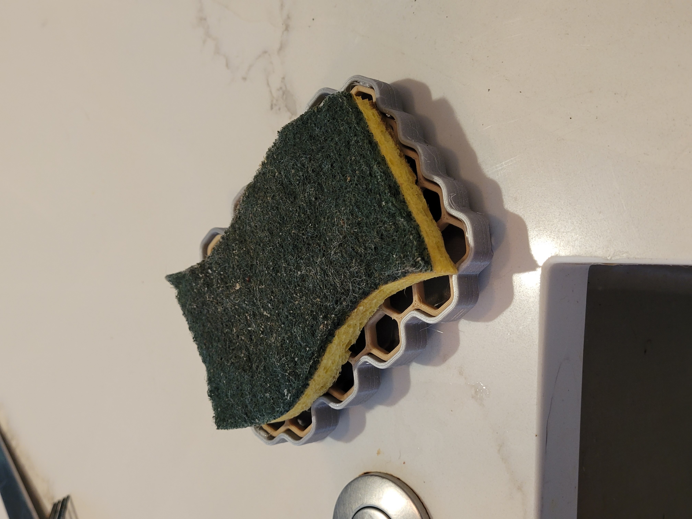 Miniatura 2 do modelo 3D Hexagonal Soap/Sponge dish w/locking tabs