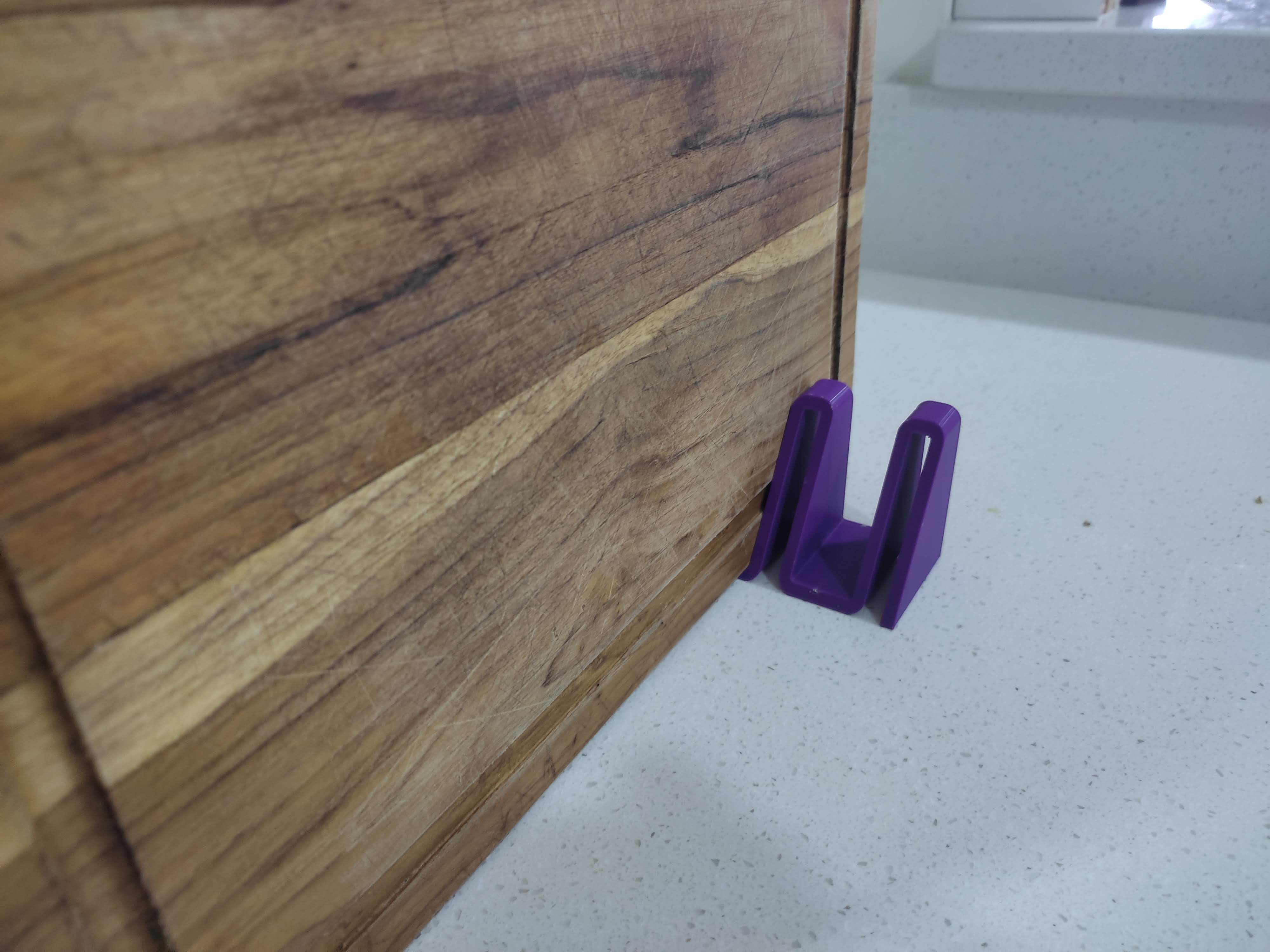 Miniatura 3 do modelo 3D Cutting Board Holder