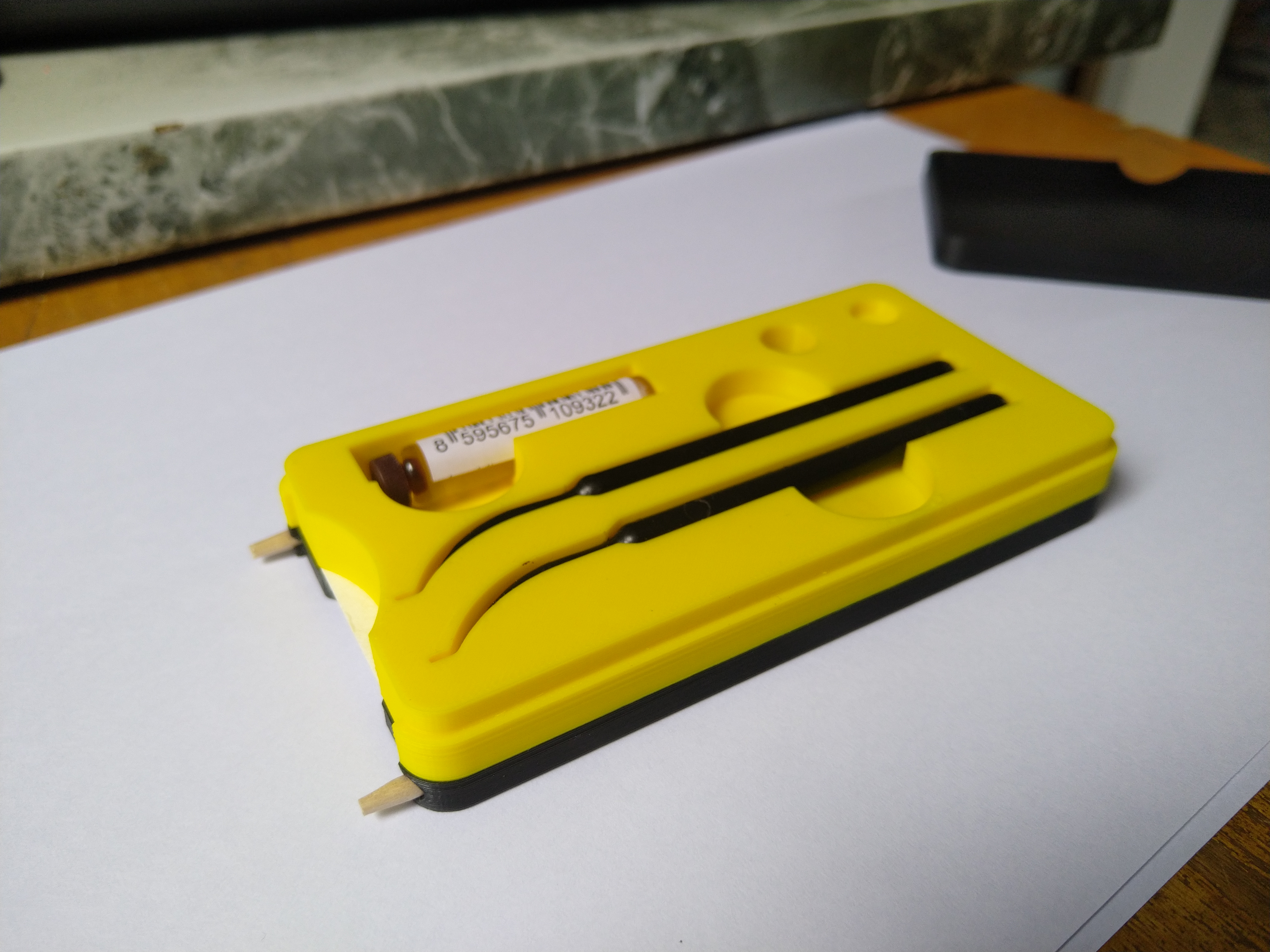 Miniatura 2 do modelo 3D Box for Bee queen making tools