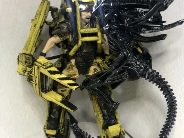 DIY Alien vs. Power Loader fight with LED lights