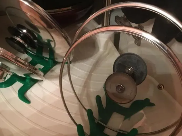 pot lid holder