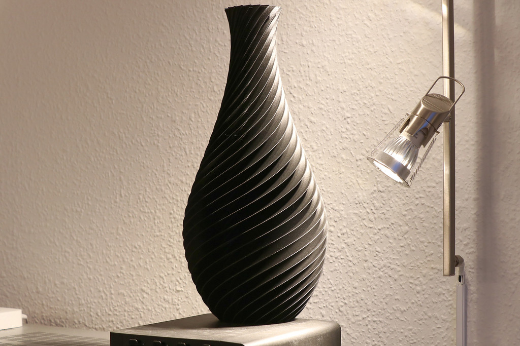 Twirled fluted vase — miniatura 3