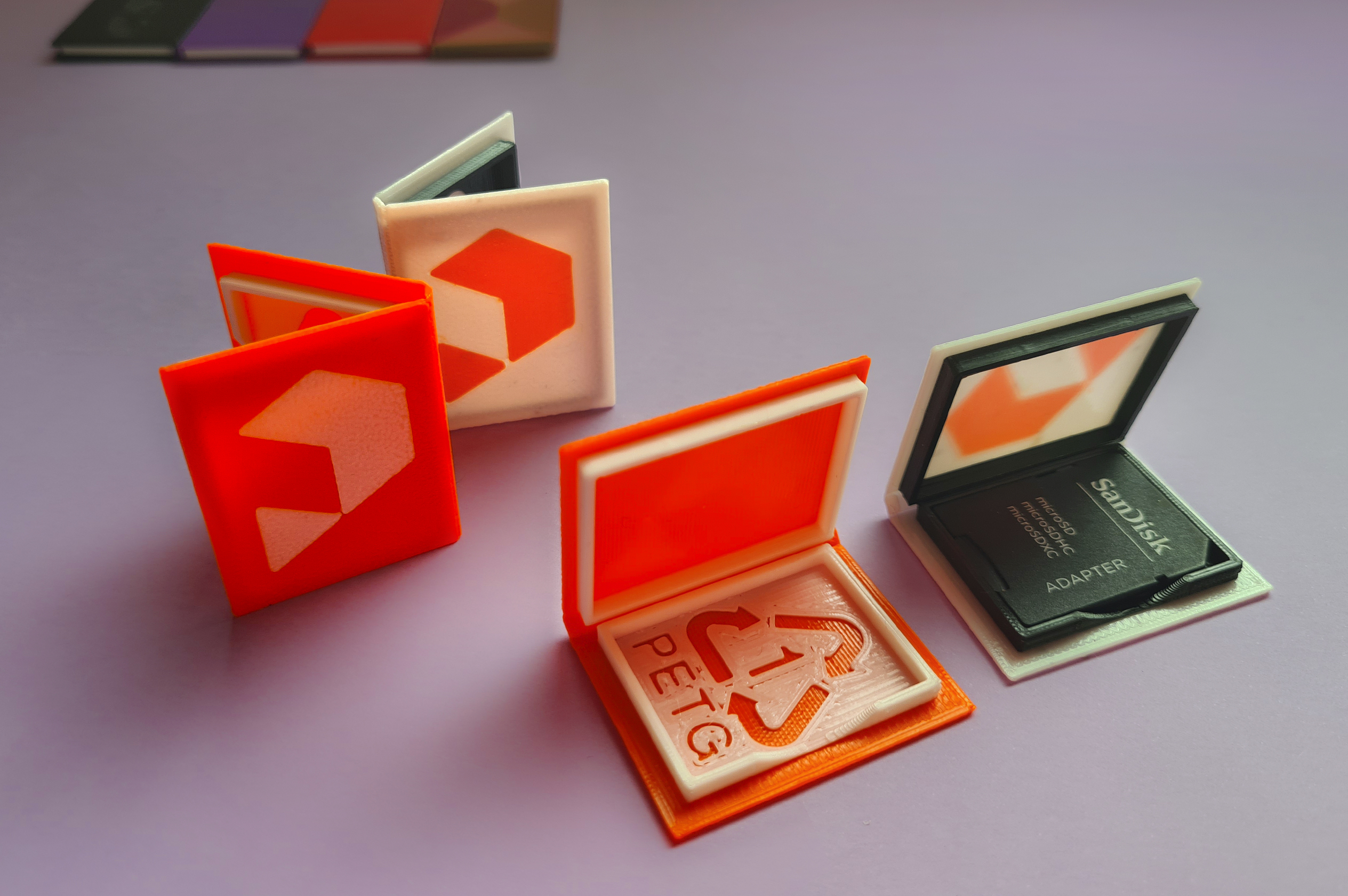 Miniatura 5 do modelo 3D Book-style SD card case