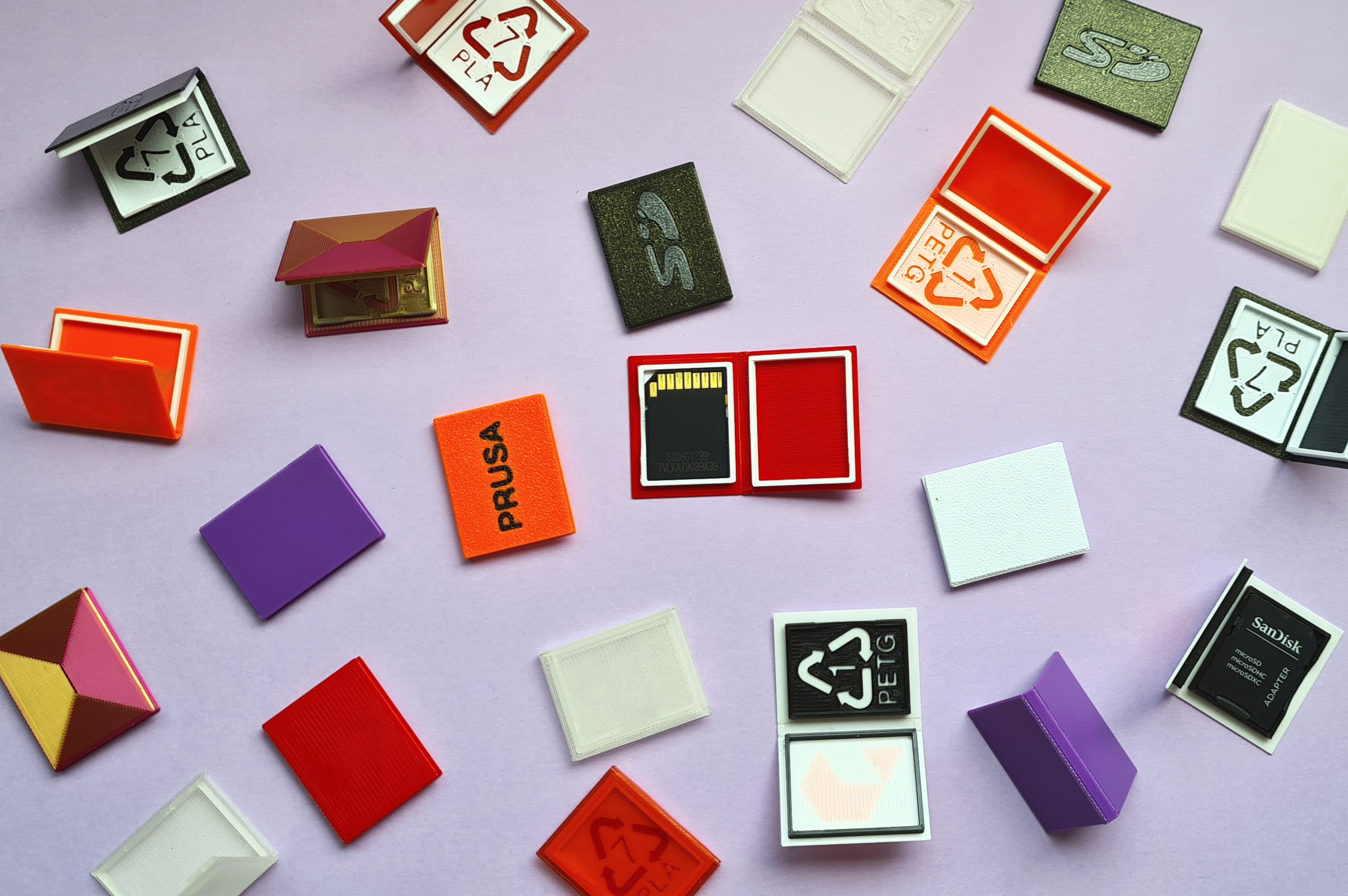 Miniatura 6 do modelo 3D Book-style SD card case