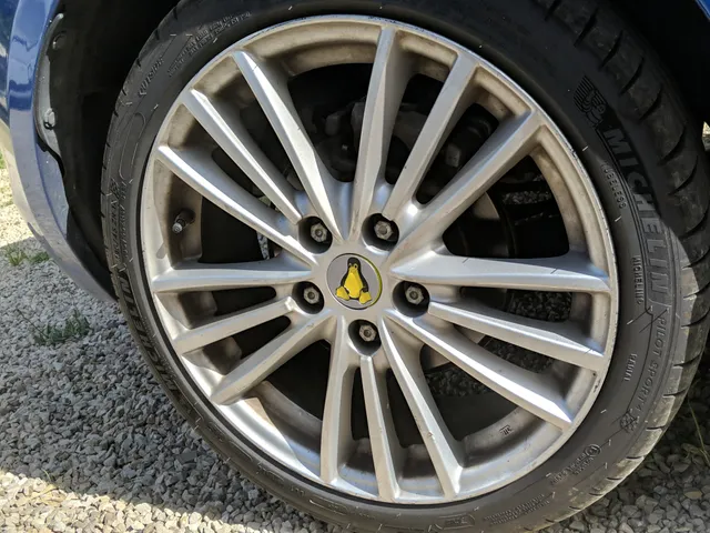 Suzuki Swift Tux hubcap