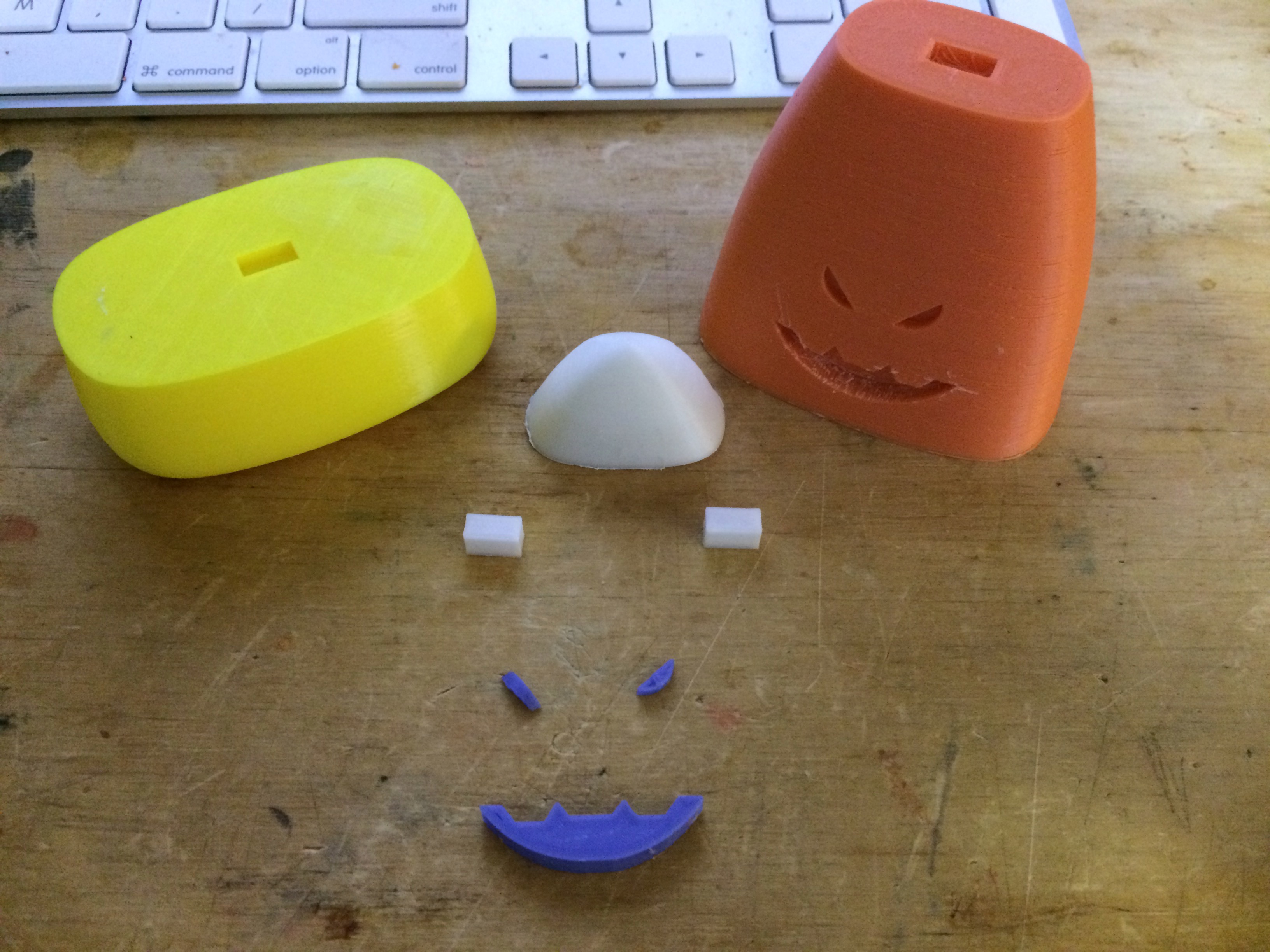 Miniatura 2 do modelo 3D Evil Candy Corn 2
