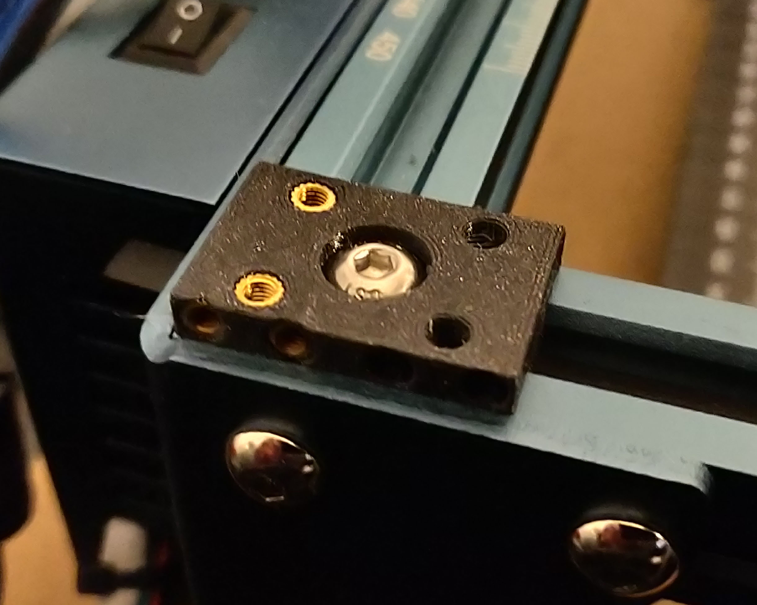 Platform/Belt holder for 2020 extrusion