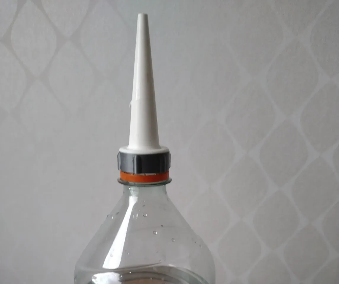 PET bottle irrigation spike by Lupis1 | Download free STL model ...
