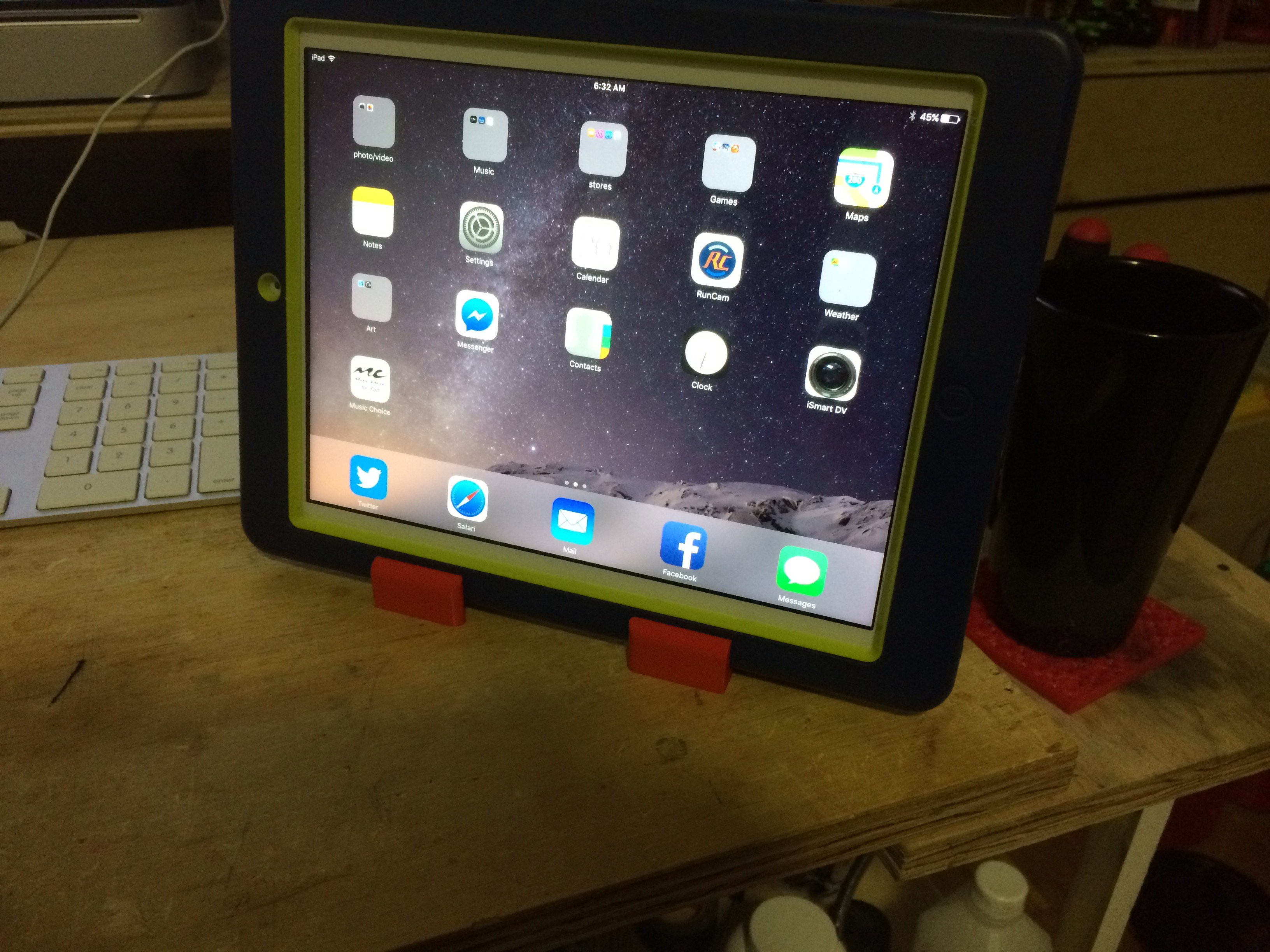 Tablet Stand- Tablets with cases!