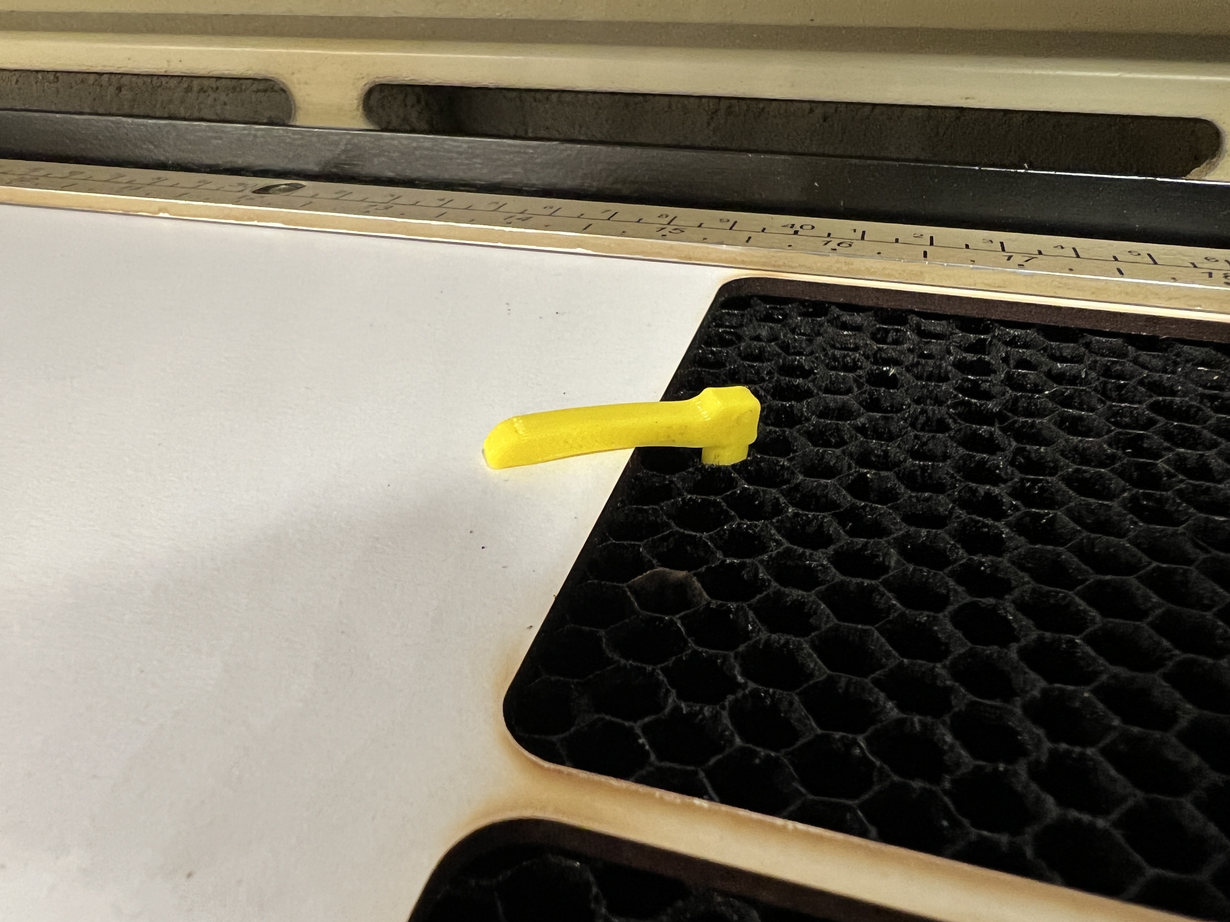 Laser cutter levelling clamp