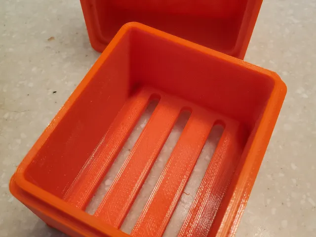 Bar Soap and Shampoo Dish with Lid