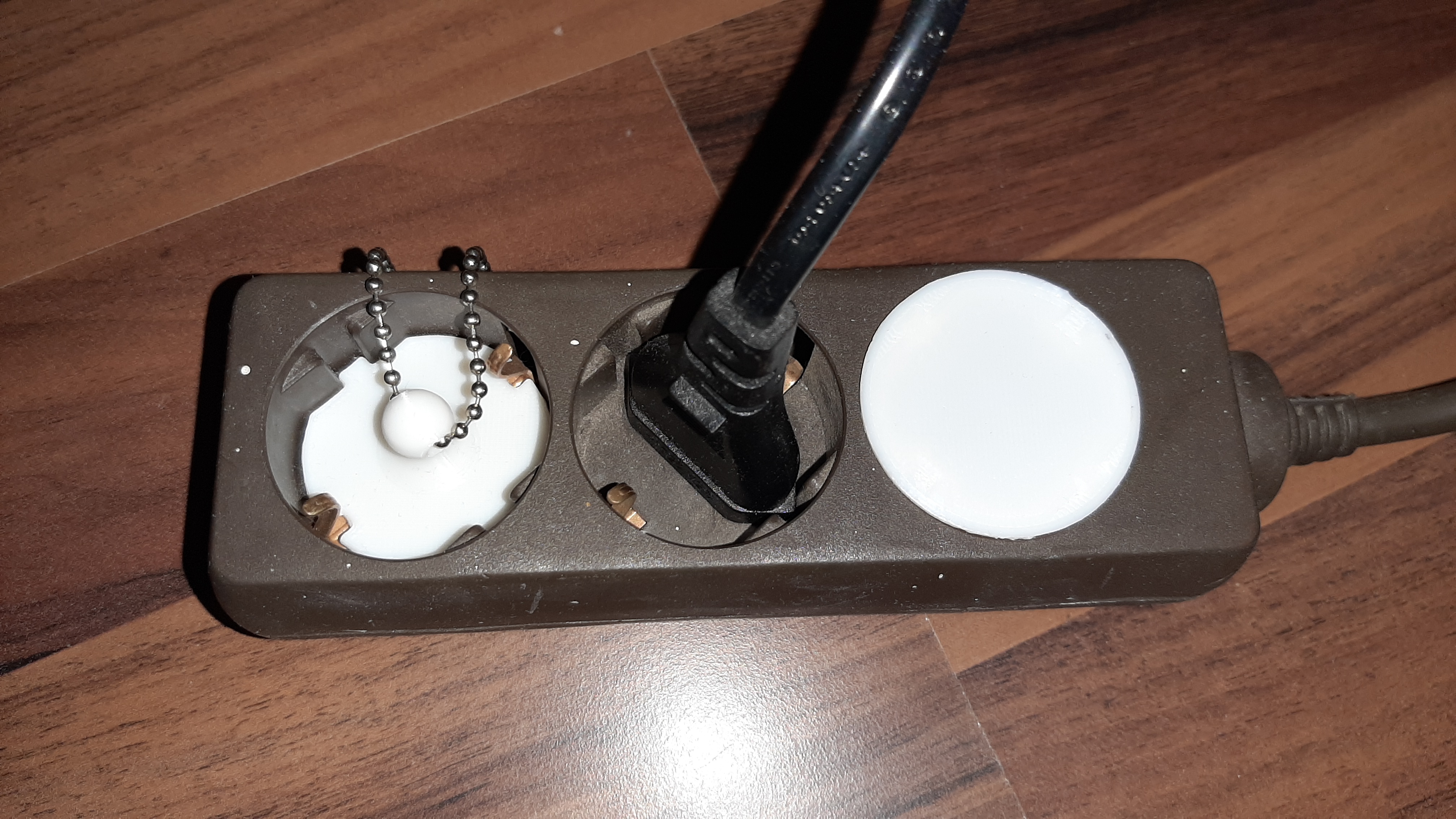 Miniatura 3 do modelo 3D Power Socket Dust Covers (GER)