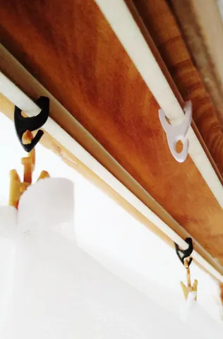 háček na záclony / curtain hook