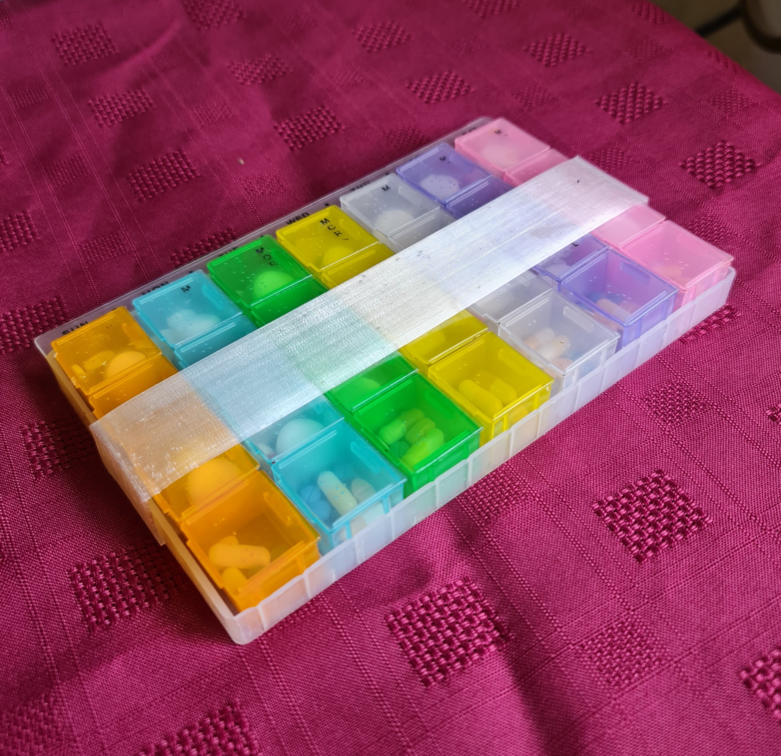 Tablet box retainer band