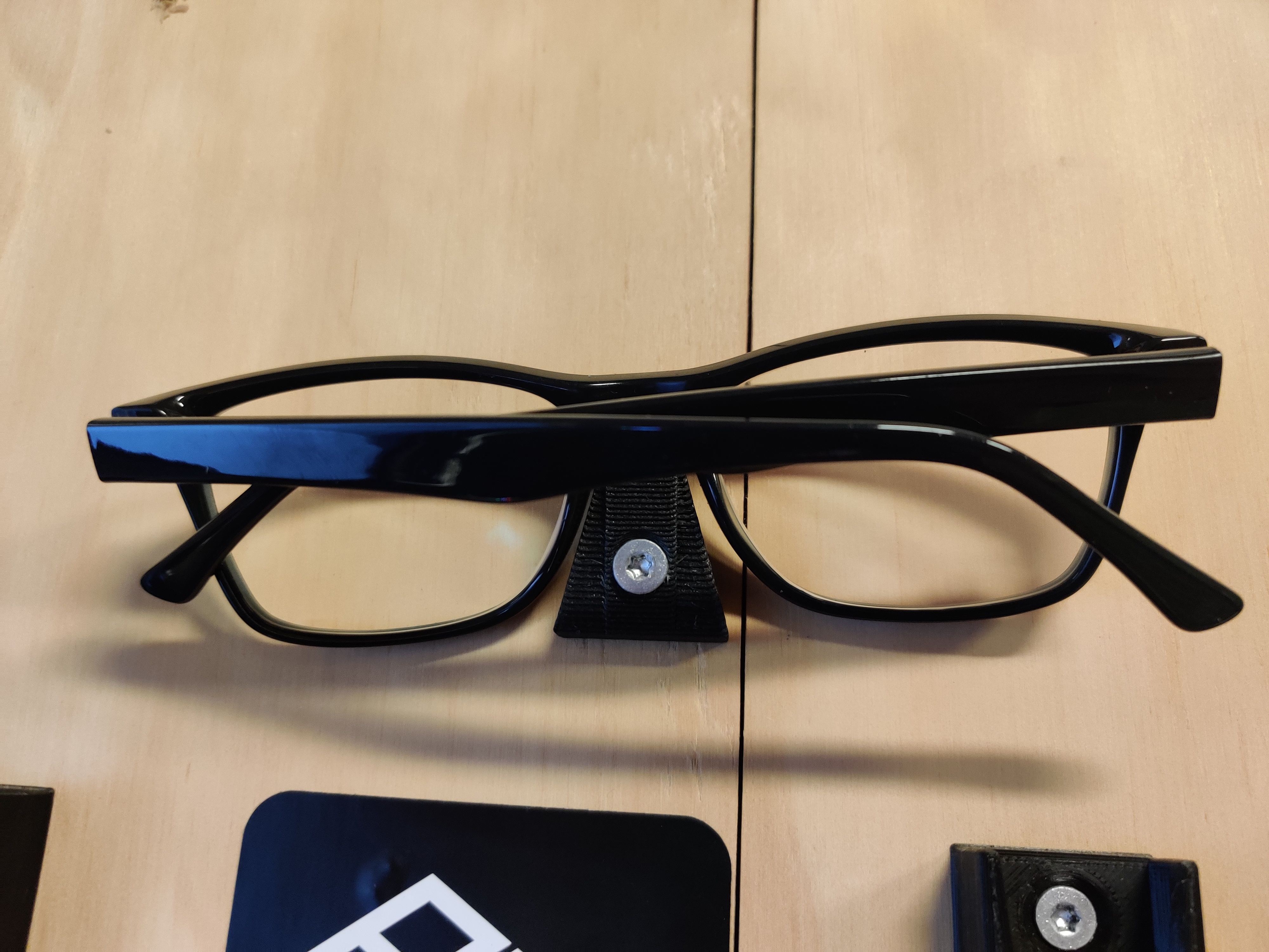 Glasses wall mount