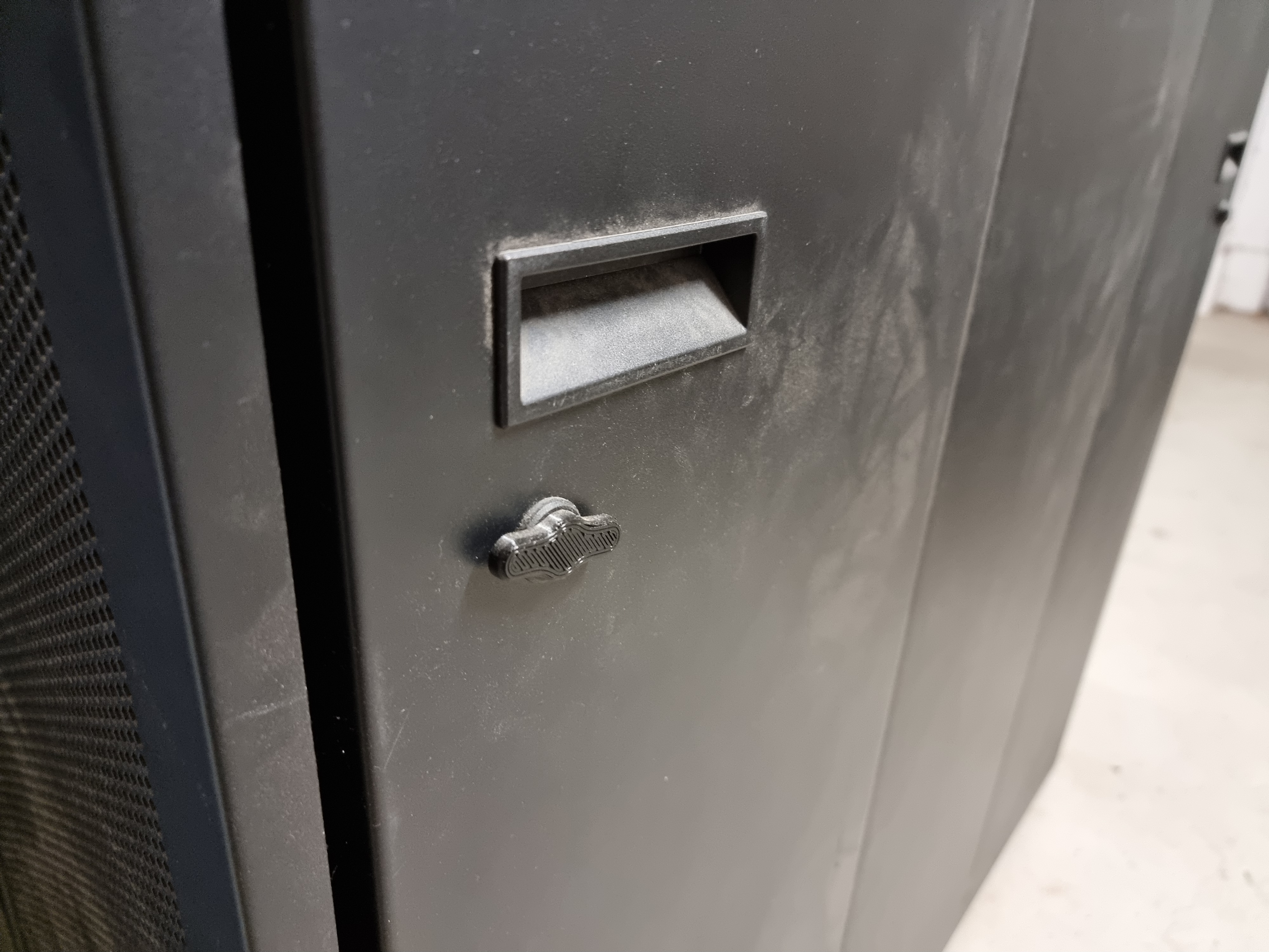 IBM Server Rack Latch Replacement