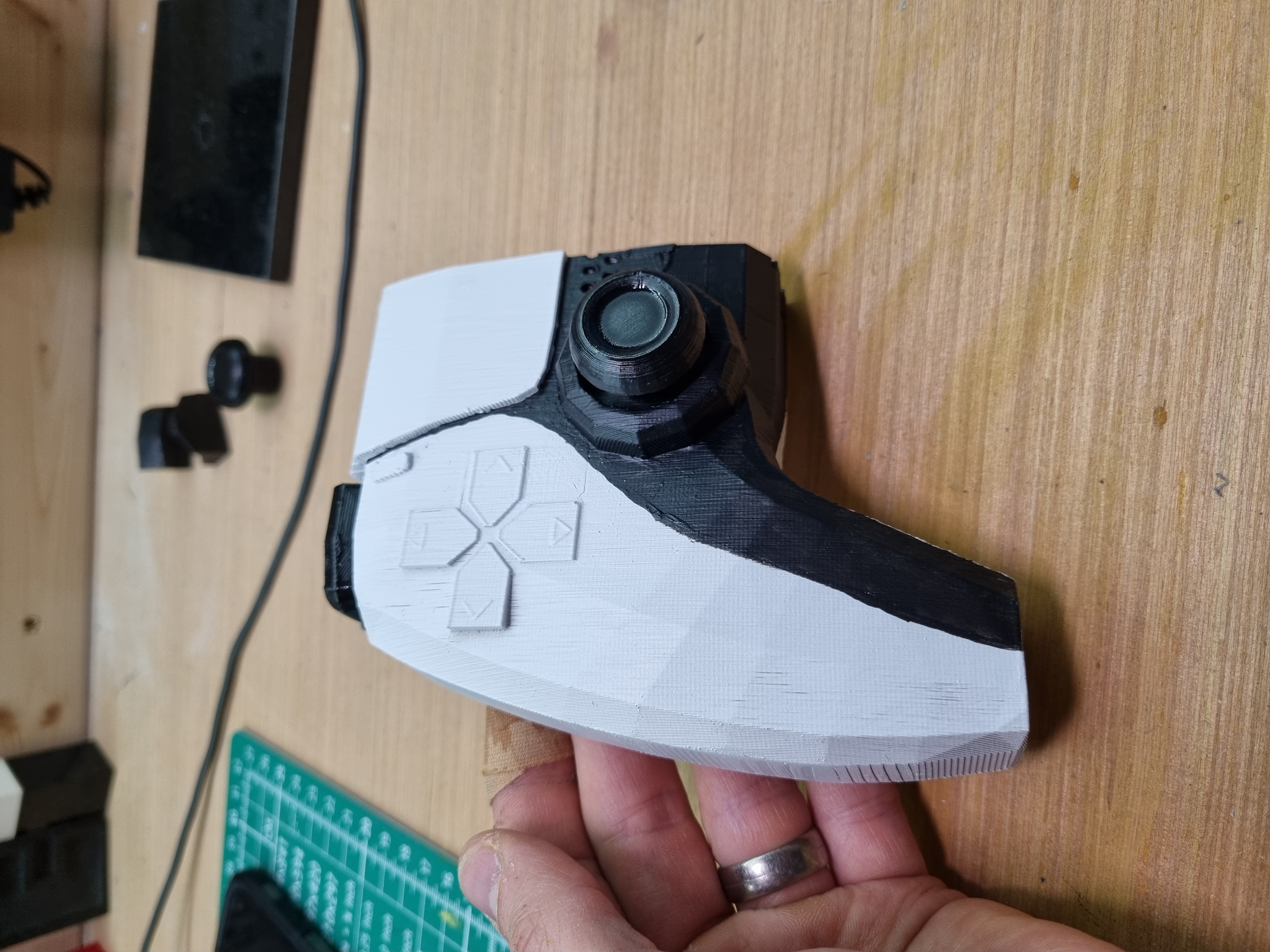 PS5 Dual Sense Shelf Bracket Low Poly