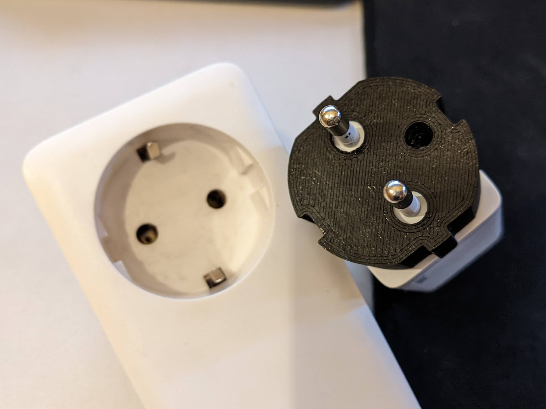 Miniatura 3 do modelo 3D EU plug support with ground hole